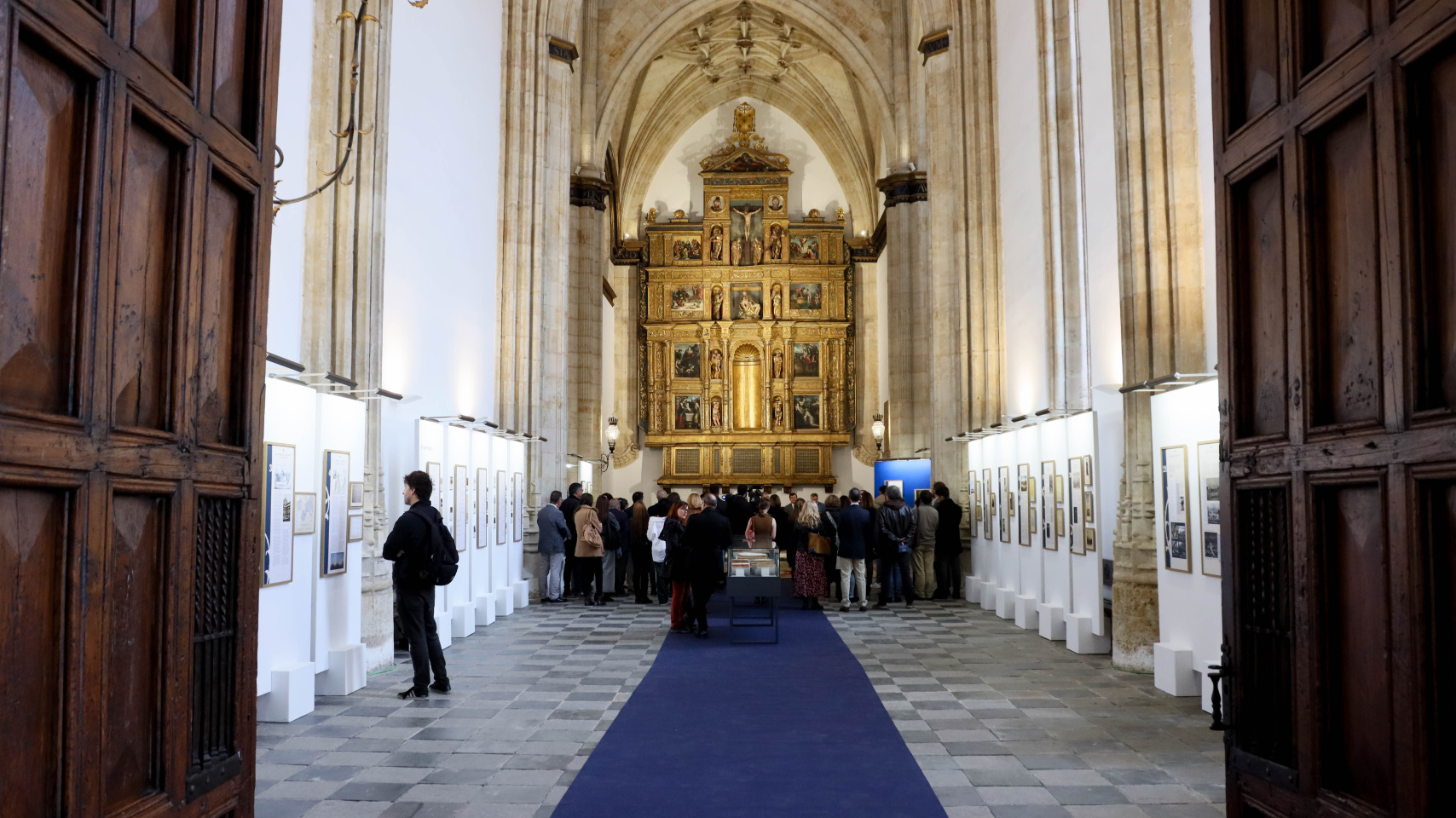 Capilla del Colegio Fonseca durante la presentación de la exposición a medios