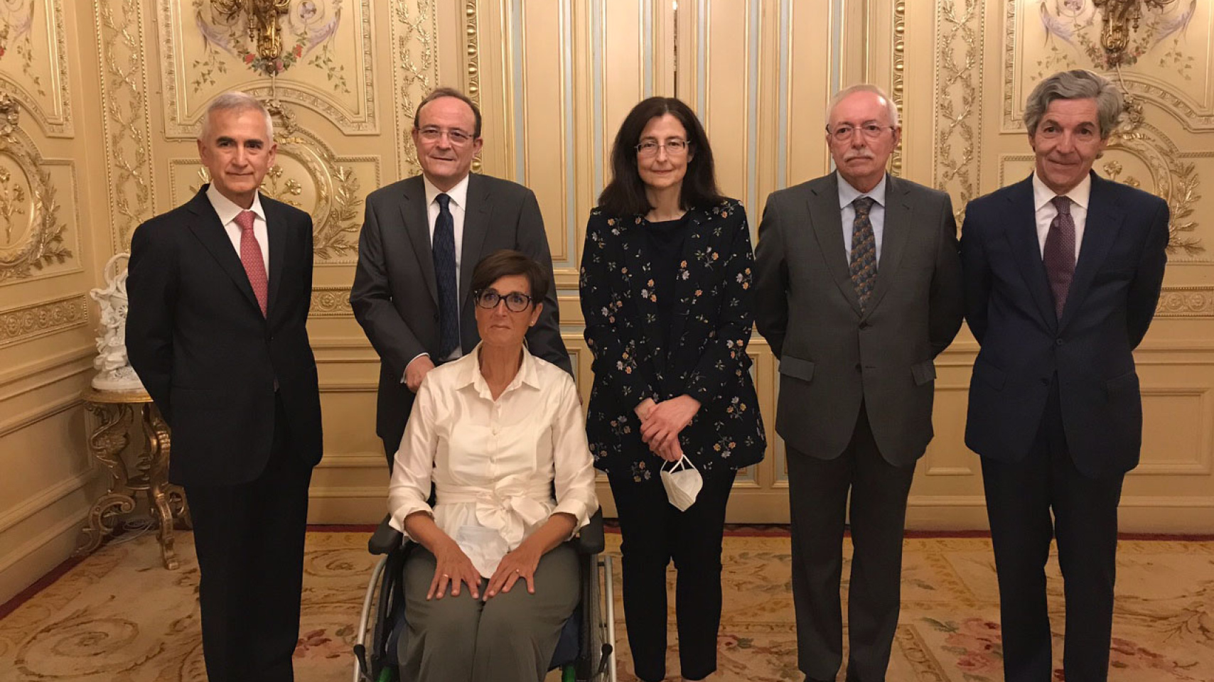De izquierda a derecha Javier de los Mozos, Javier Paricio, Amalia Castresana, Concepción Barrio (vicedecana del Colegio Notarial de Madrid), Guillermo Fatás y Juan Iglesias