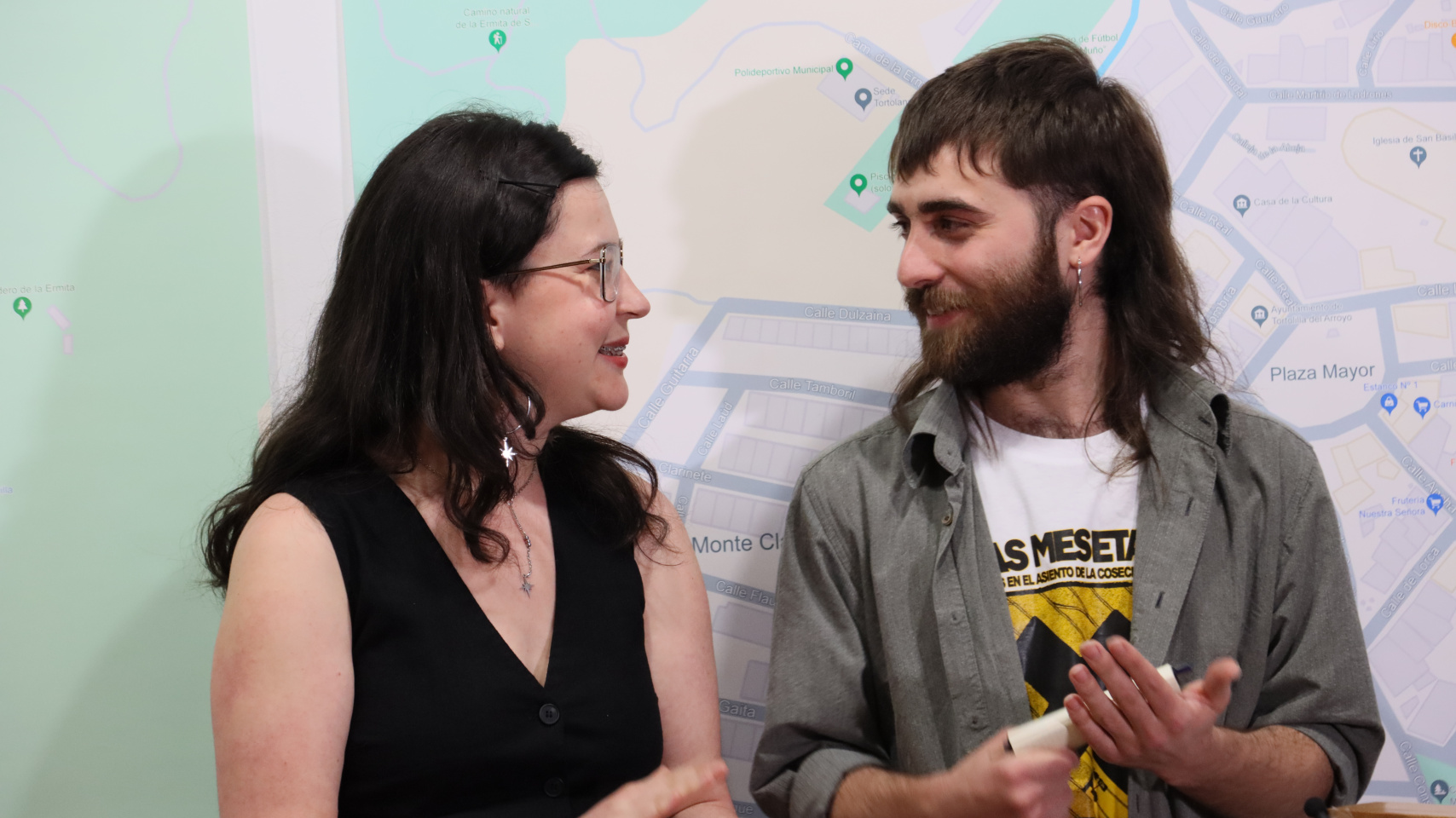 Los autores de la exposición, Cristina Guerrero y Pablo González, ambos graduados en Bellas Artes por la USAL