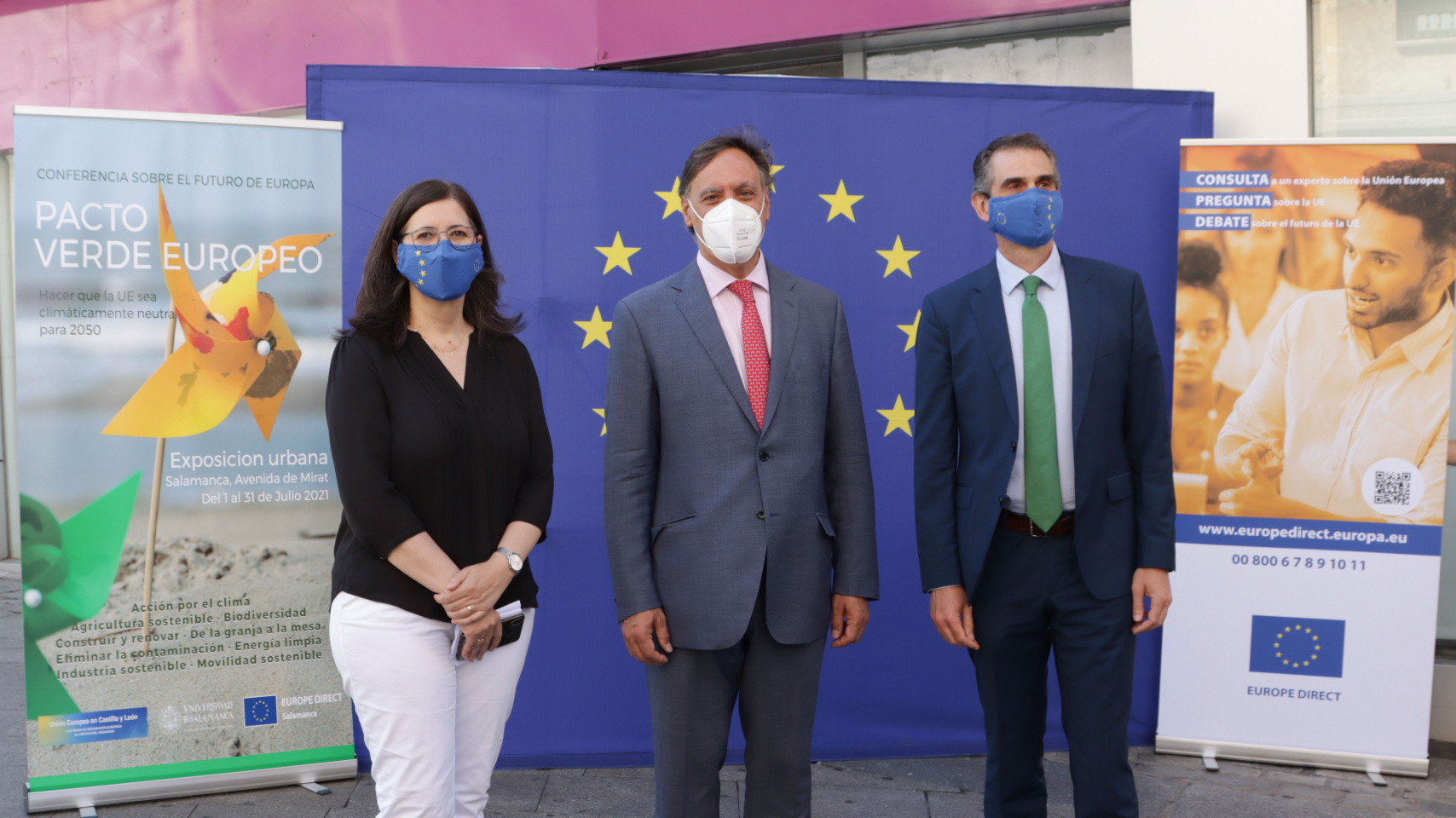 María José Rodríguez Conde, vicerrectora de Docencia de la Universidad de Salamanca; Carlos García Carbayo, alcalde de Salamanca; y  Luis Norberto González Alonso, director Centro de Documentación Europea-Europe Direct,