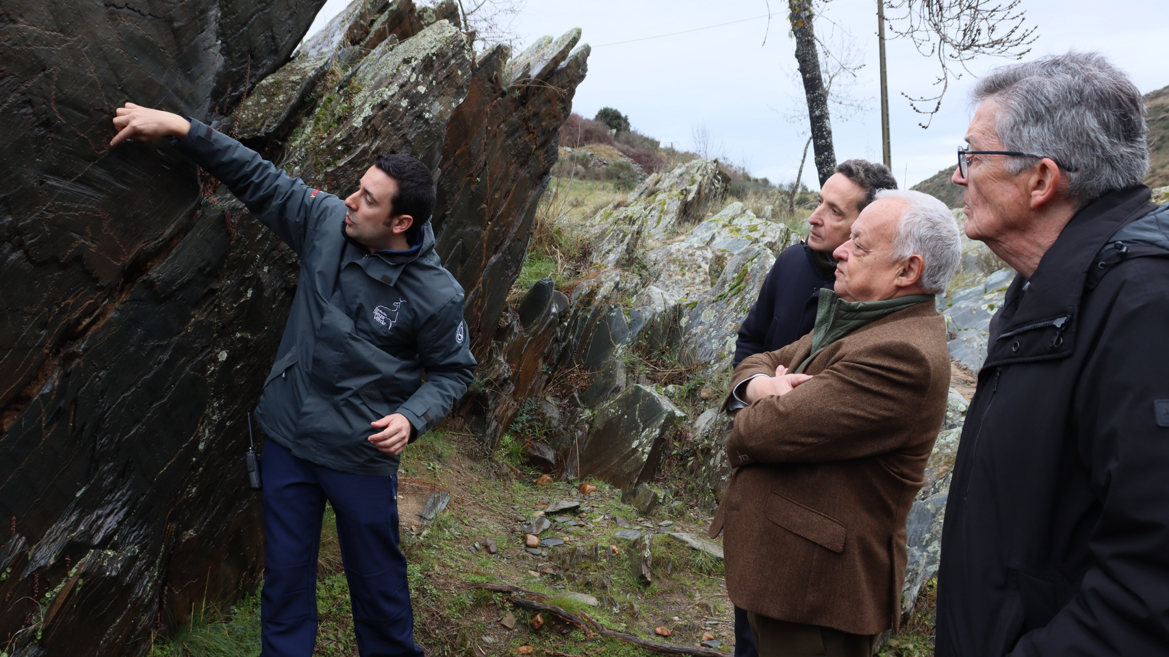 El rector de la Universidad de Salamanca, el presidente de la Fundación Siega Verde y el rector de la Universidad Pontificia de Salamanca visitan el yacimiento arqueológico de Siega Verde