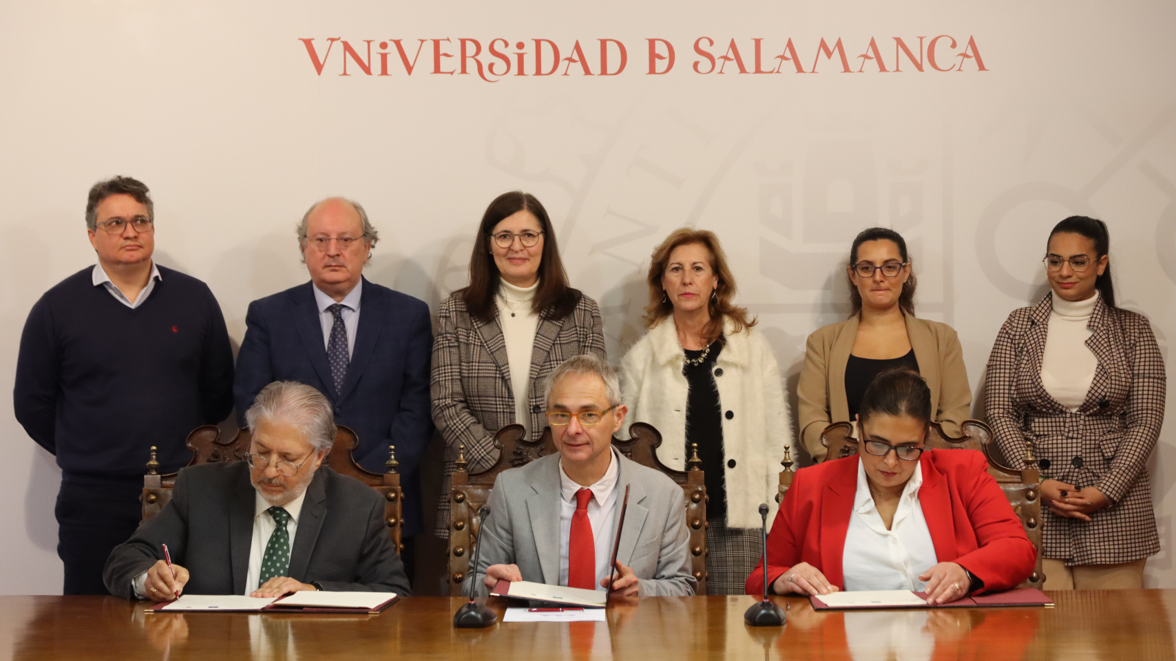 Acto de firma del convenio USAL con Fundación Instituto de Cultura Gitana y Asociación Unión y Progreso Mujer Romaní