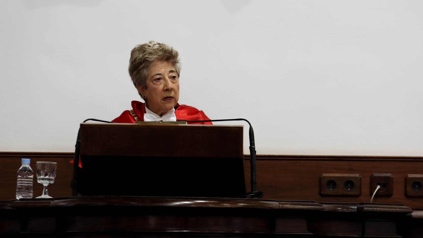 Araceli Mangas durante su discurso ceremonial.