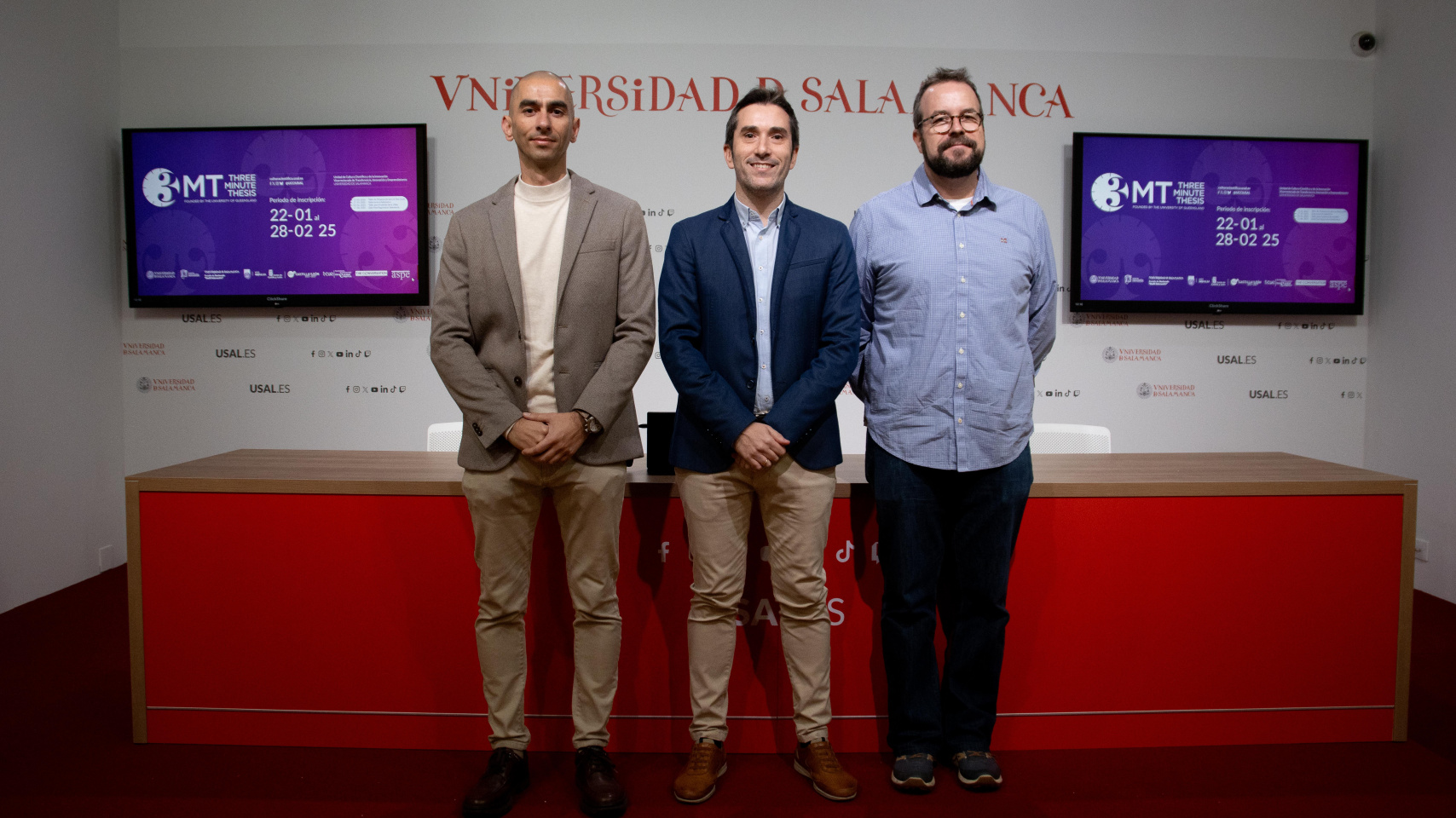 El director del Servicio de Producción e Innovación Digital, Raúl Rivas; el vicerrector de Transferencia, Innovación y Emprendimiento, Federico Bueno de Mata; y el subdirector de la Escuela de Doctorado, Mario Amado, en la presentación del certamen