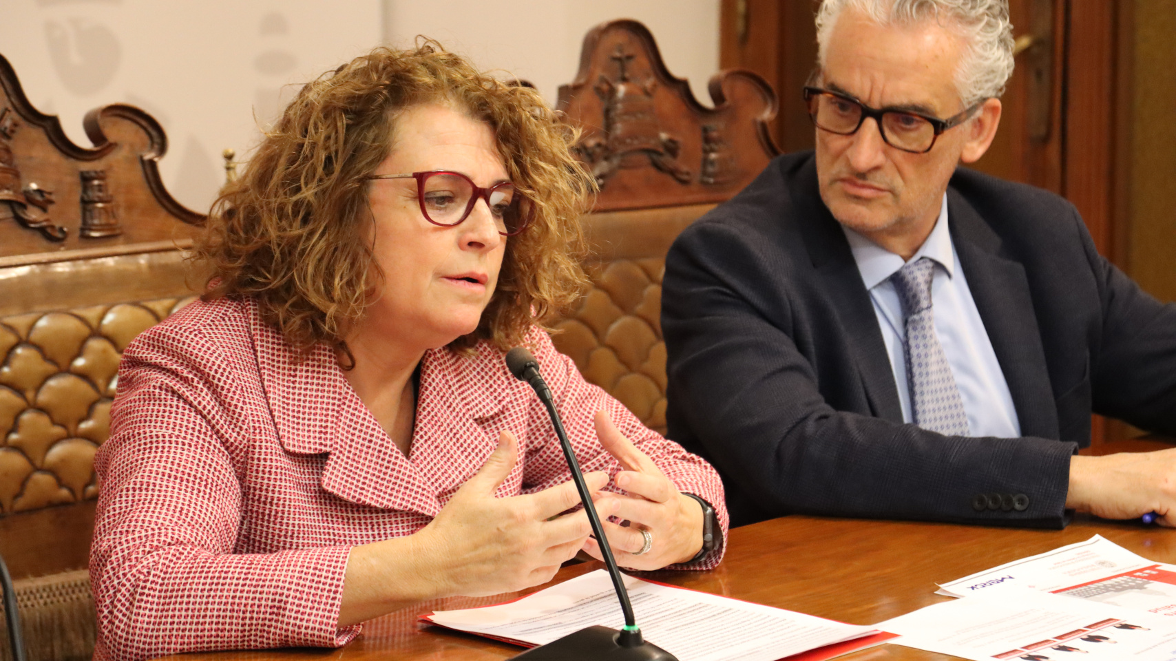 Ana Martín Suárez, vicerrectora de Ciencias de la Salud y Asuntos Sociales junto a Luis Félix Valero del Área de Medicina Preventiva de la USAL