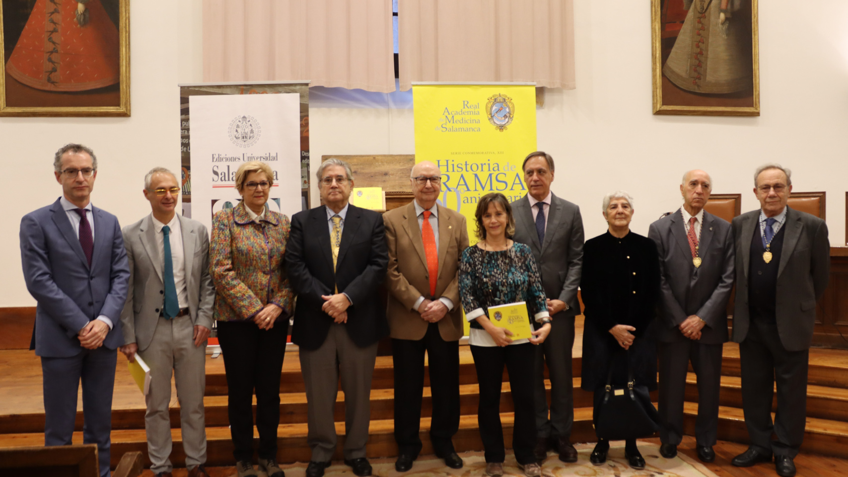 La Universidad de Salamanca y la Real Academia de Medicina de Salamanca (RAMSA) han presentado el libro “La Historia de la RAMSA. 50 aniversario (1971-2021)” (Ediciones USAL), en un acto presidido por el rector, Ricardo Rivero.