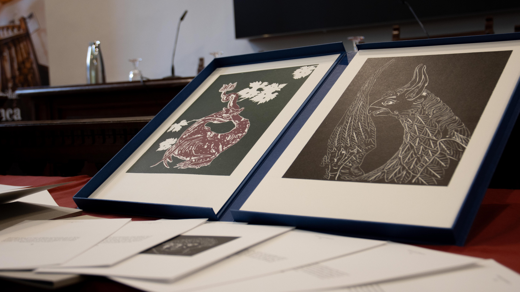 Ilustraciones del interior del poemario “A la ciudad y al mundo”