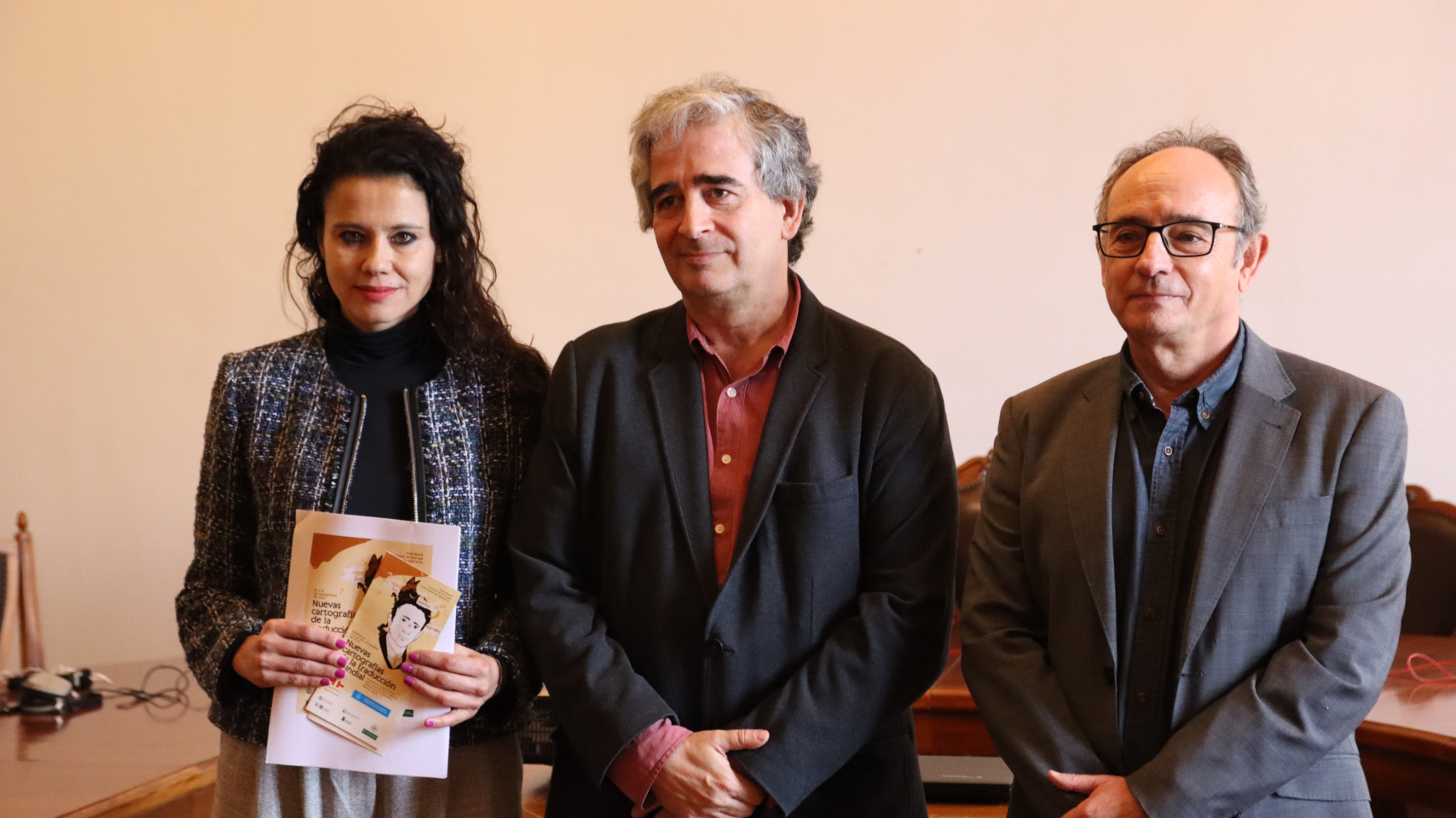 Manuel González de la Aleja, decano de la Facultad de Filología; Miguel Marañón Ripoll, jefe del departamento de cultura digital del Instituto Cervantes; y María José Bruña Bragado, coordinadora de las actividades literarias venezolanas vinculadas a la Cátedra Ramos Sucre en la presentación del encuentro.