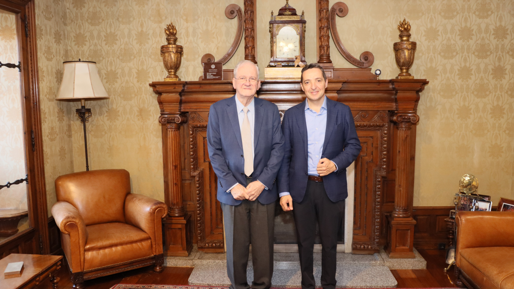 El rector de la Universidad de Salamanca, Juan Manuel Corchado, y el presidente de la FAPESP, Marco Antonio Zago en el Rectorado de la USAL