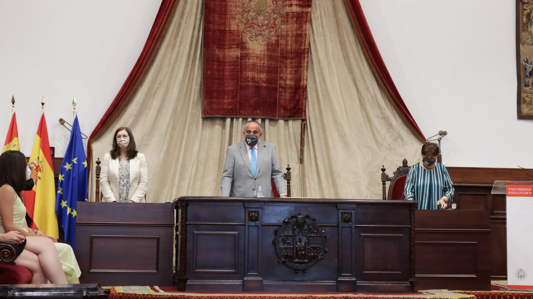 María José Rodríguez, Nicolás Rodríguez y  María José García durante la entrega de premios de máster 2019-2020