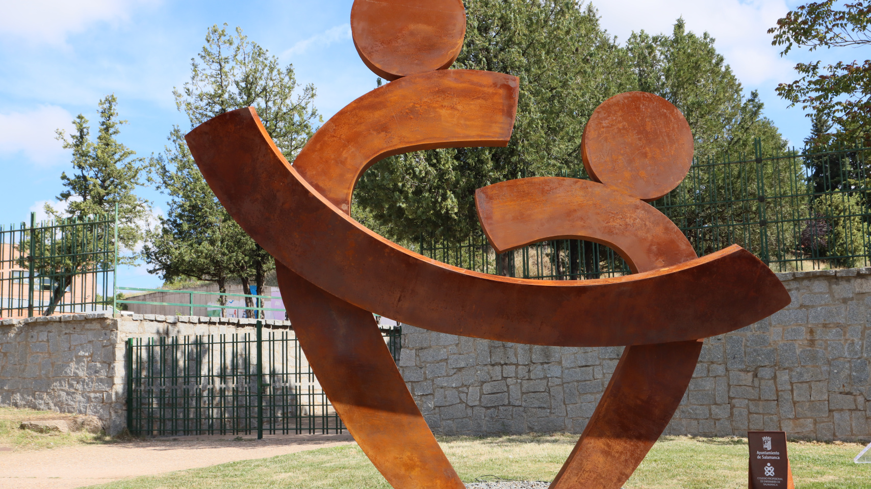 Escultura en homenaje a la labor de los profesionales sanitarios durante la pandemia