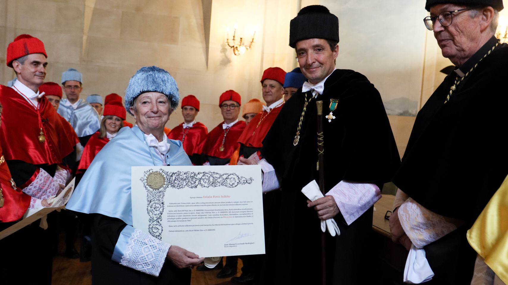 Eulalia Pérez recibe el diploma 'honoris causa'