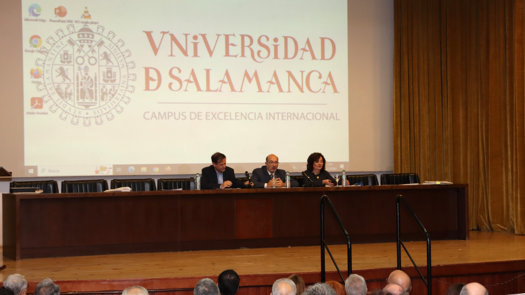 El vicerrector de Ordenación Académica y Profesorado, David Díez, ha presidido el evento junto con los dos decanos, Antonio Miguel Martínez (Ciencias) y María del Mar Canedo (Ciencias Químicas).