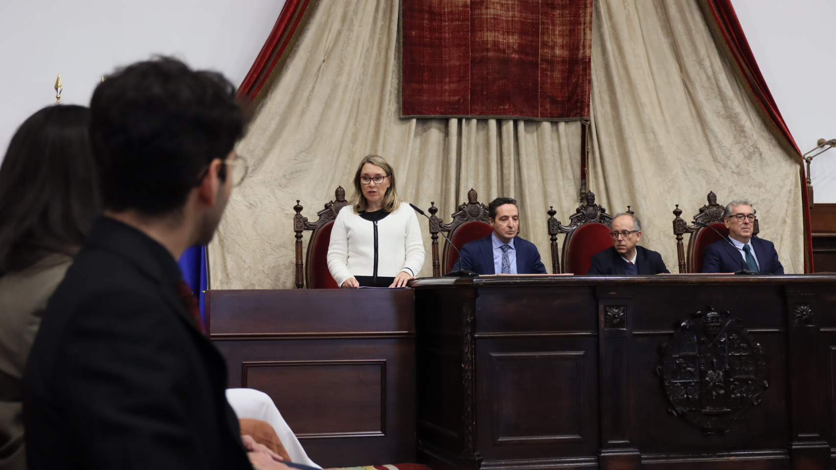 Intervención de la delegada del rector María Teresa Escribano durante la ceremonia de entrega de los premios extraordinarios de Máster y Doctorado