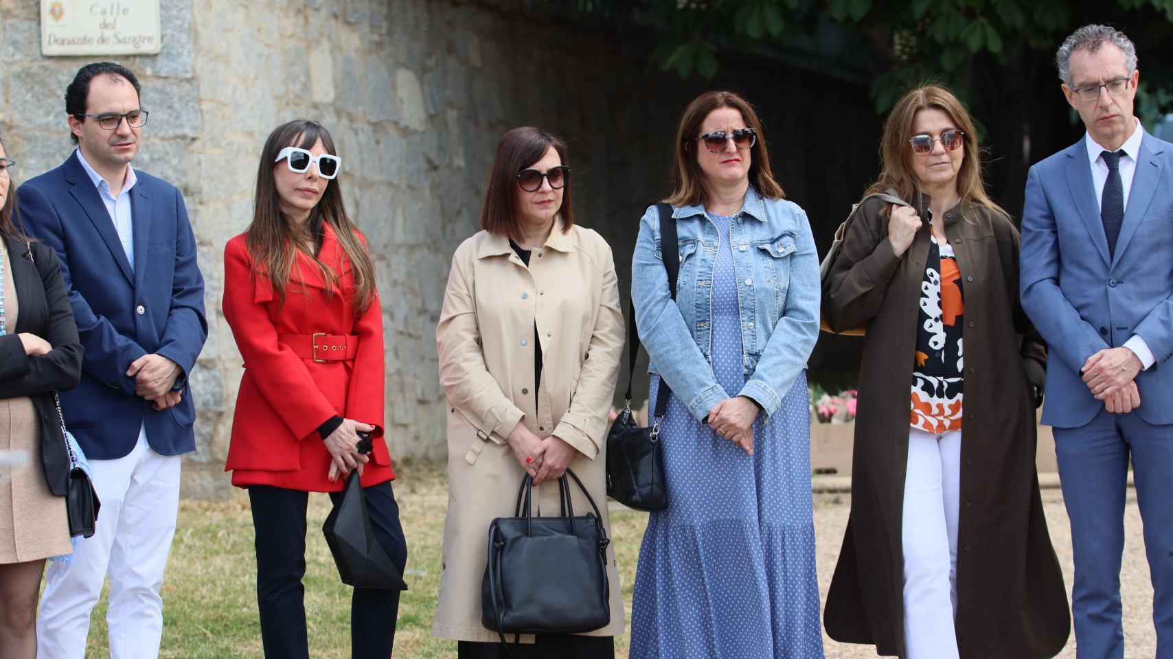 Acto de inauguración de la escultura en homenaje a la labor de los profesionales sanitarios durante la pandemia