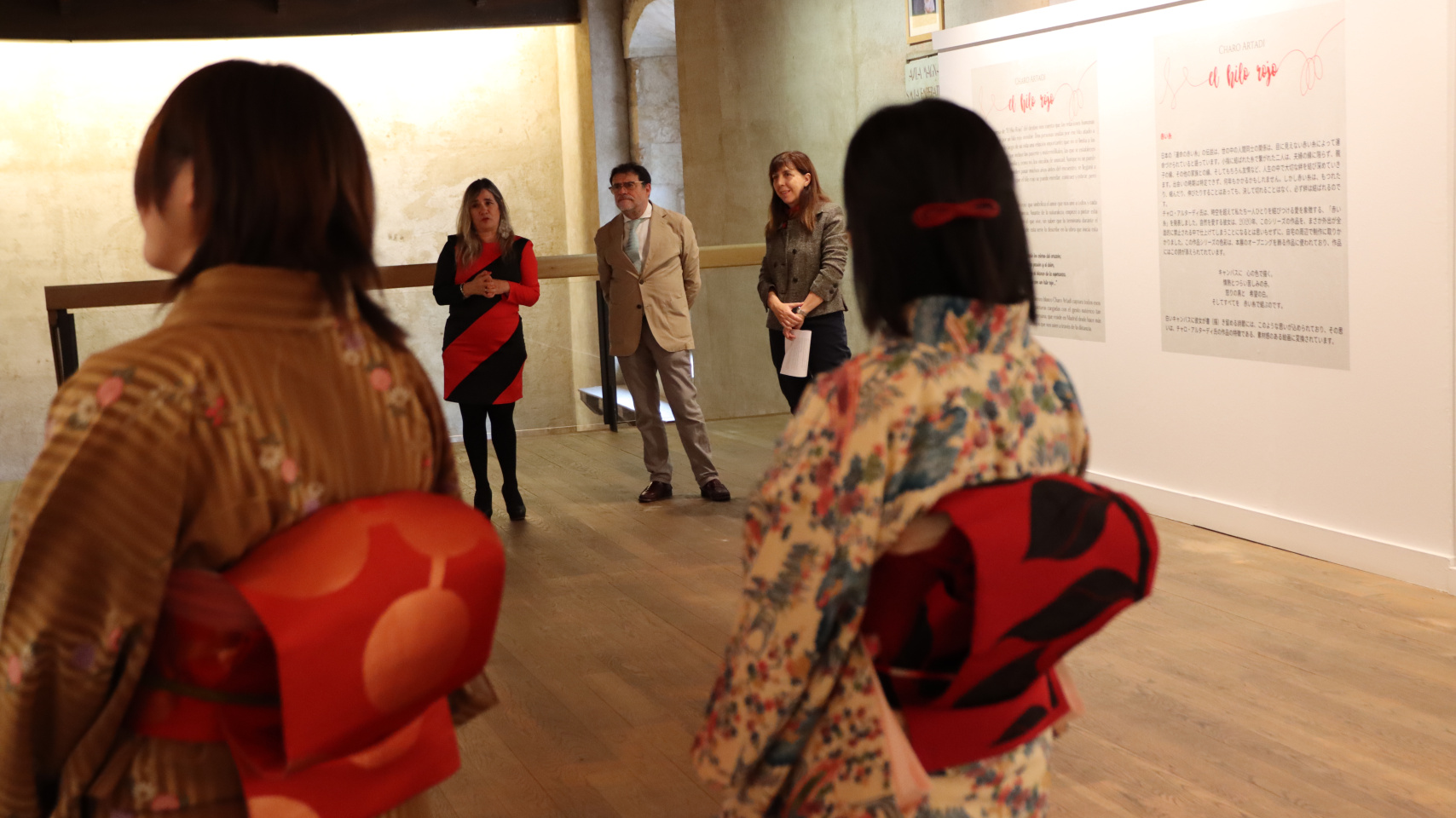 Acto de inauguración de la  exposición de la artista en el Centro Cultural Hispano-Japonés