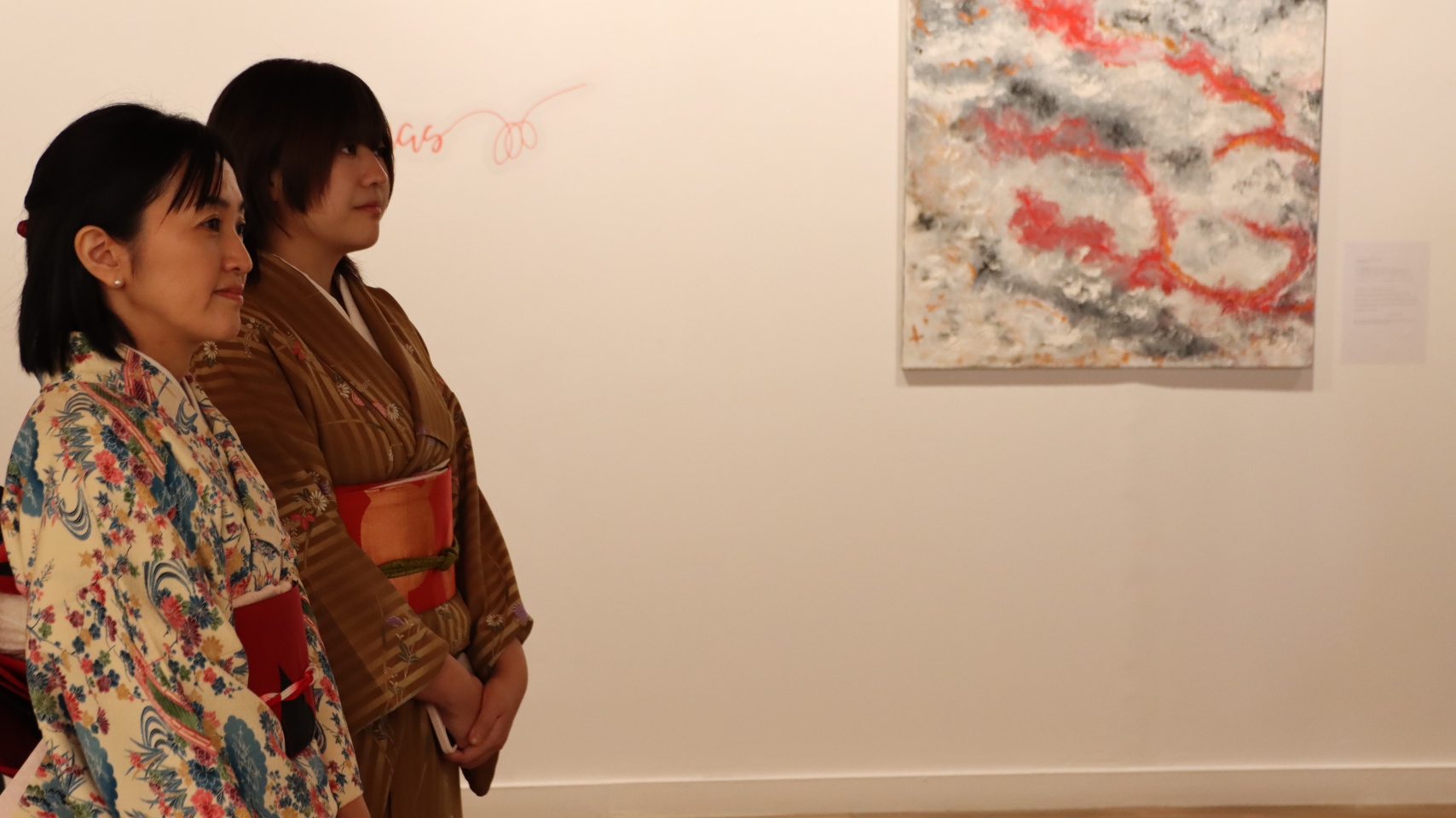 Acto de inauguración de la  exposición de la artista en el Centro Cultural Hispano-Japonés