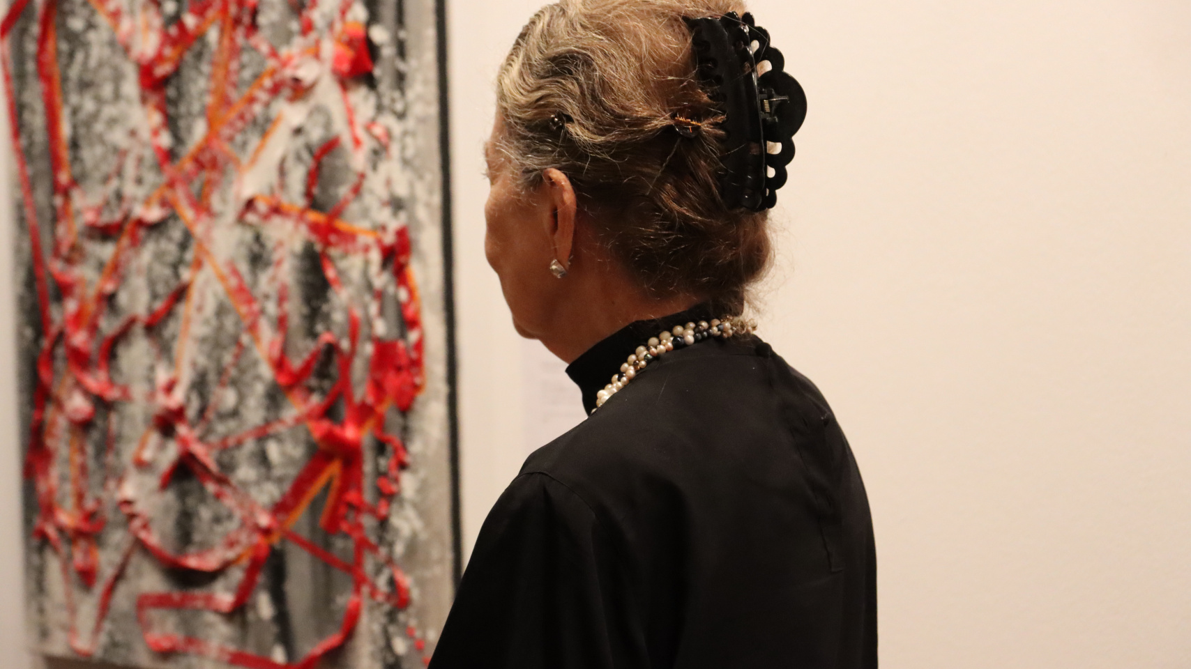 Acto de inauguración de la  exposición de la artista en el Centro Cultural Hispano-Japonés