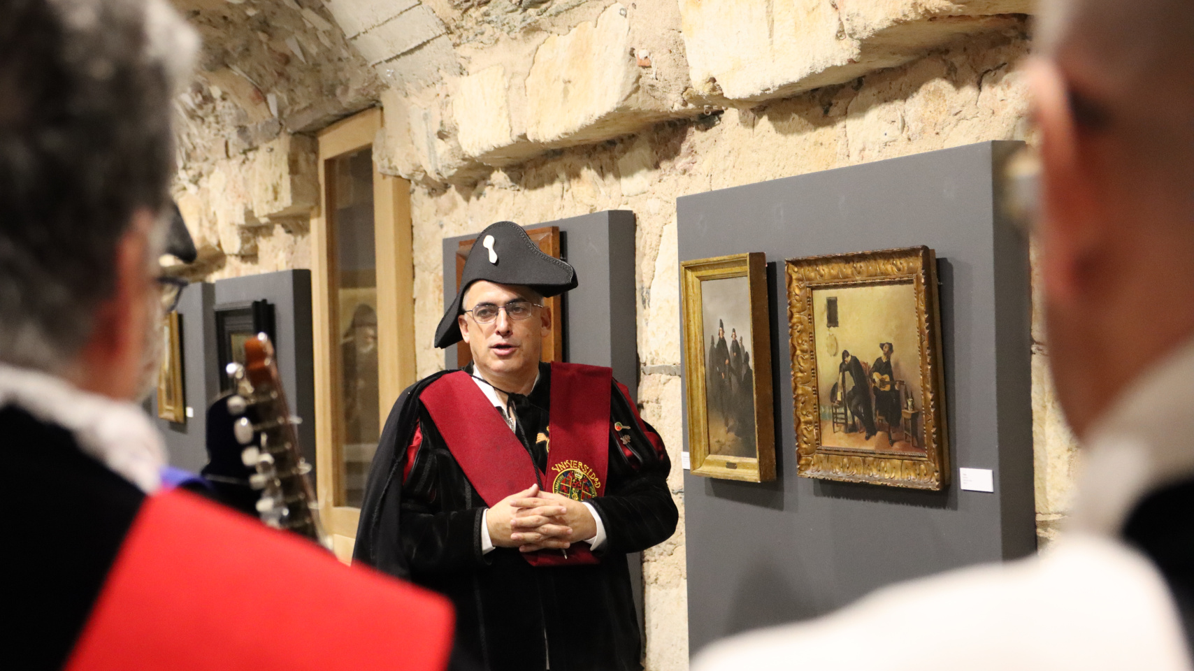 La muestra “Valores en la Tuna: Folclore, fraternidad y filantropía estudiantil” podrá visitarse en la Hospedería Fonseca hasta el 10 de diciembre