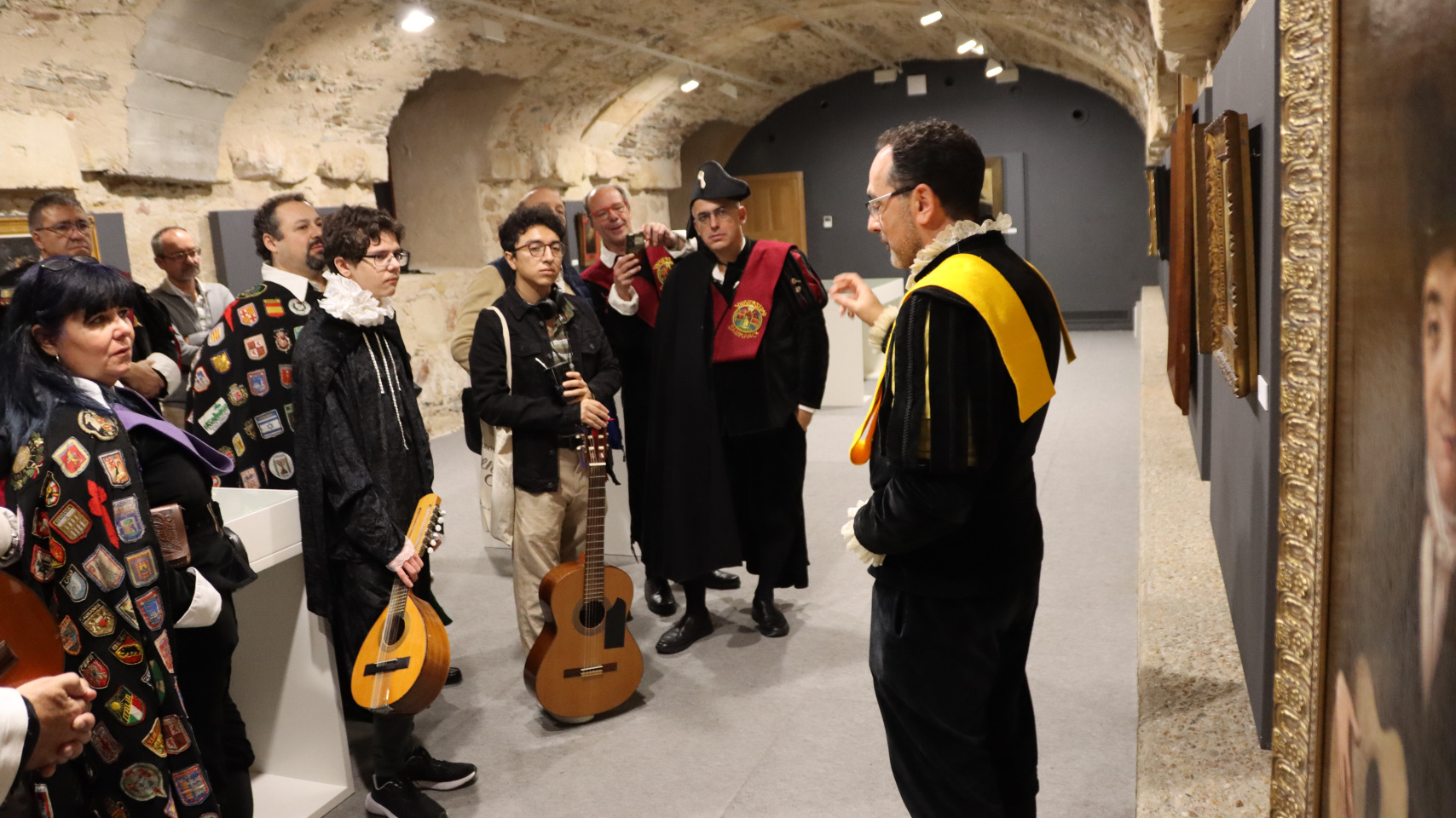 La muestra “Valores en la Tuna: Folclore, fraternidad y filantropía estudiantil” podrá visitarse en la Hospedería Fonseca hasta el 10 de diciembre