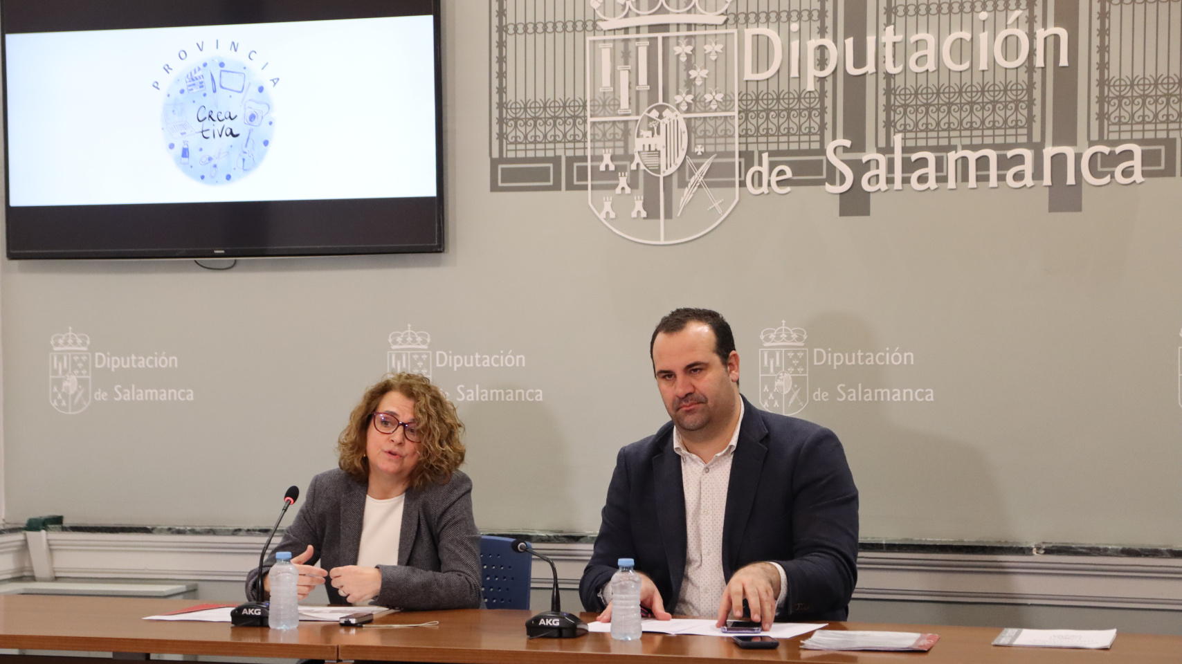 La vicerrectora de Ciencias de la Salud y Asuntos Sociales de la USAL, Ana Martín. junto a David Mingo, diputado de cultura