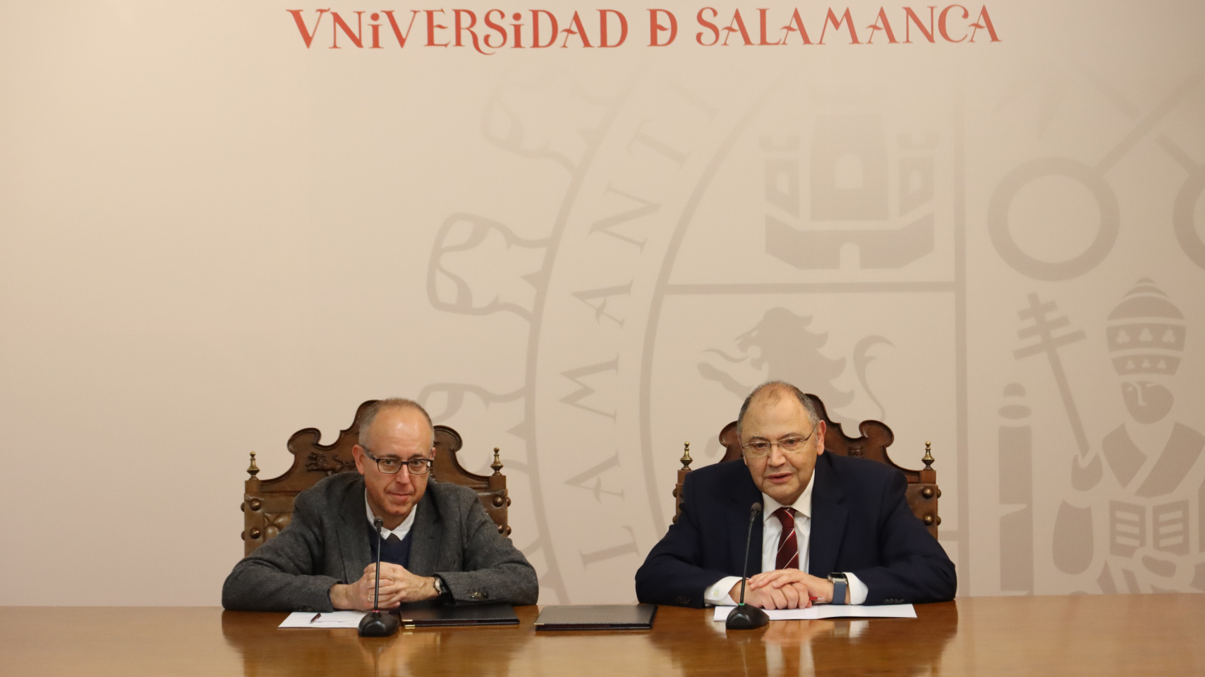 El vicerrector de Investigación y Transferencia de la USAL, José Miguel Mateos, y el presidente de la federación, Jesús Alberto Martín.