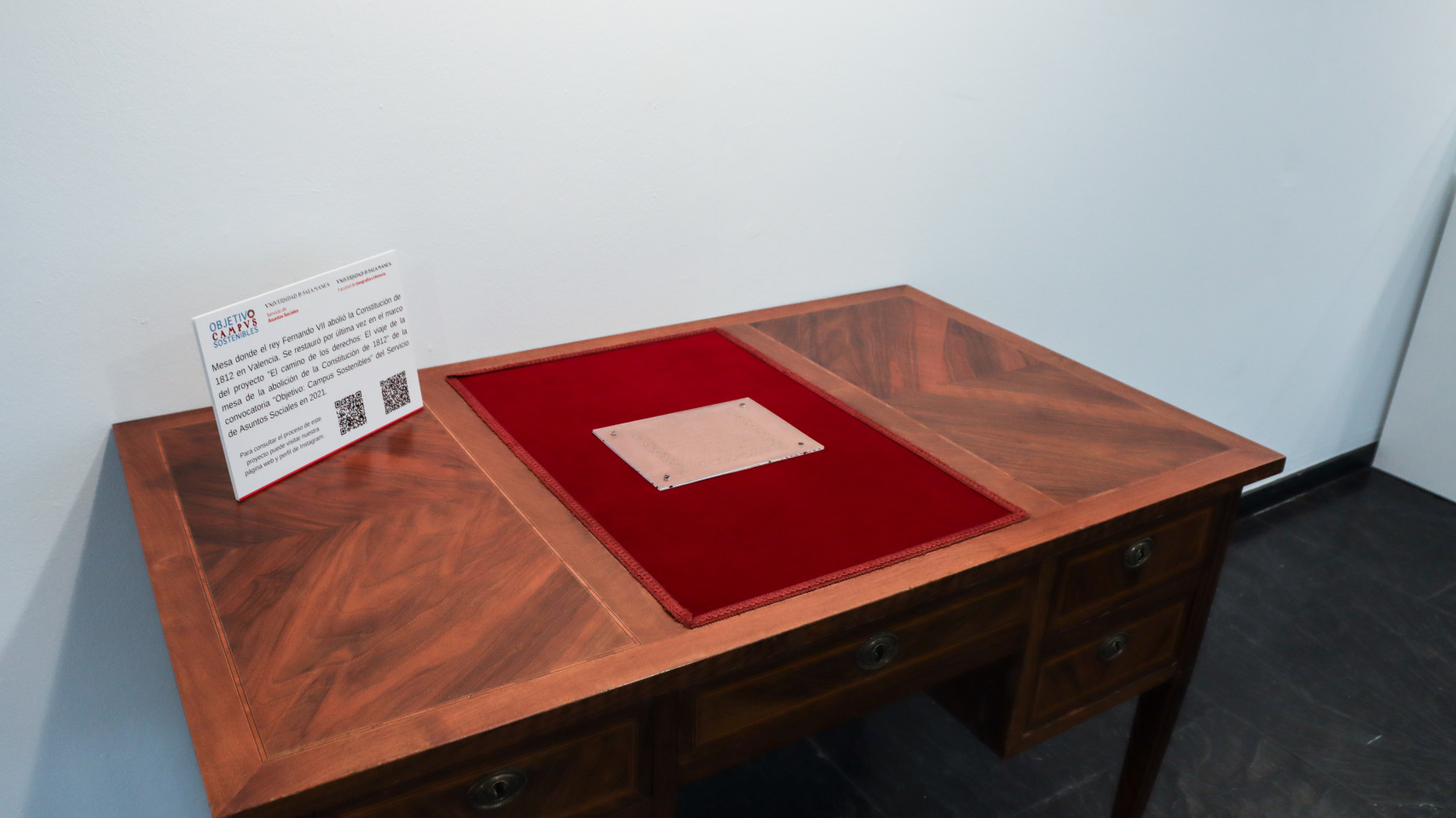 Mesa en la que el rey Fernando VII abolió la Constitución de Cádiz a su vuelta a España en 1814