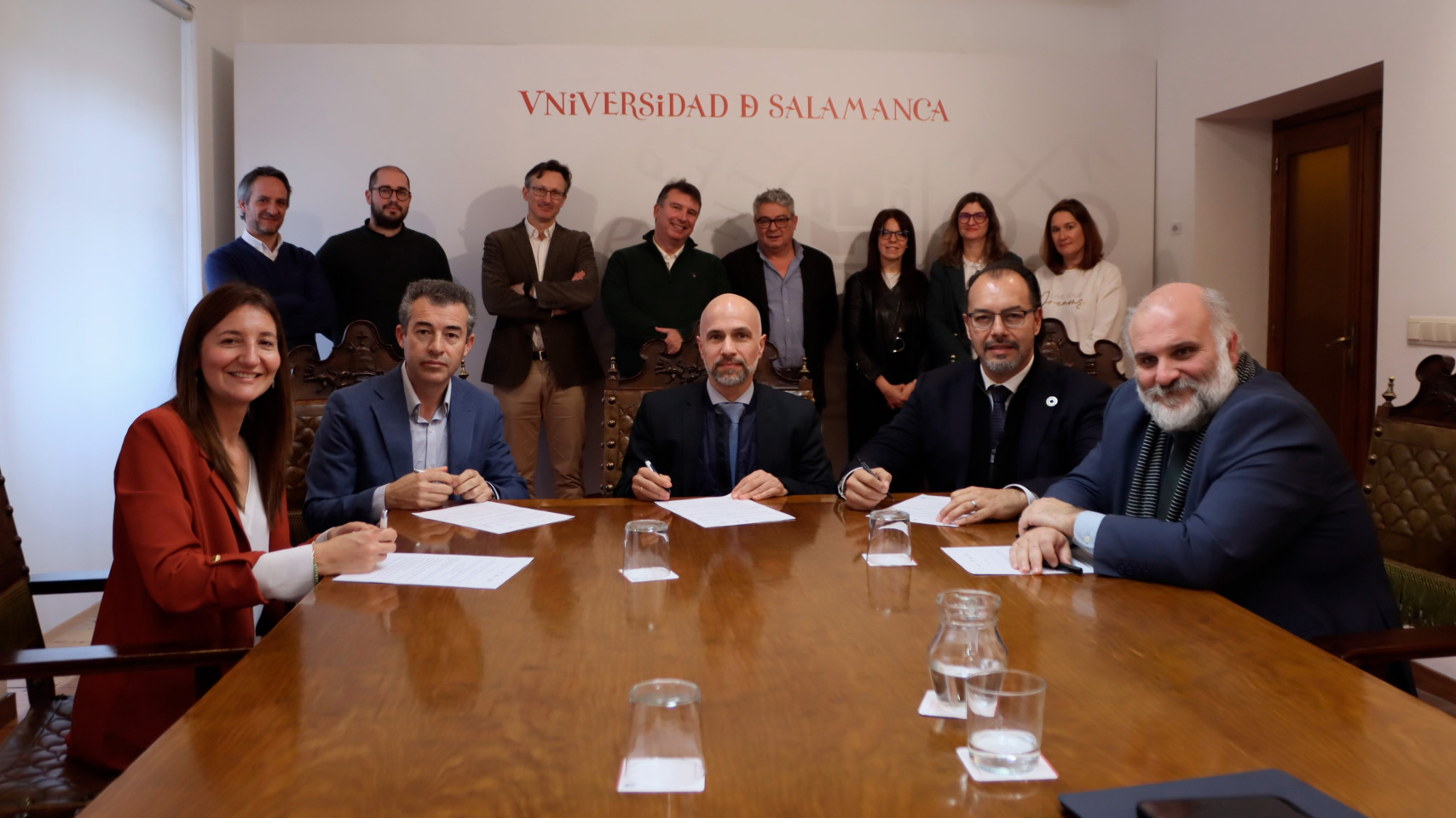 Firma del proyecto en la Sala de Retratos de la Universidad de Salamanca.