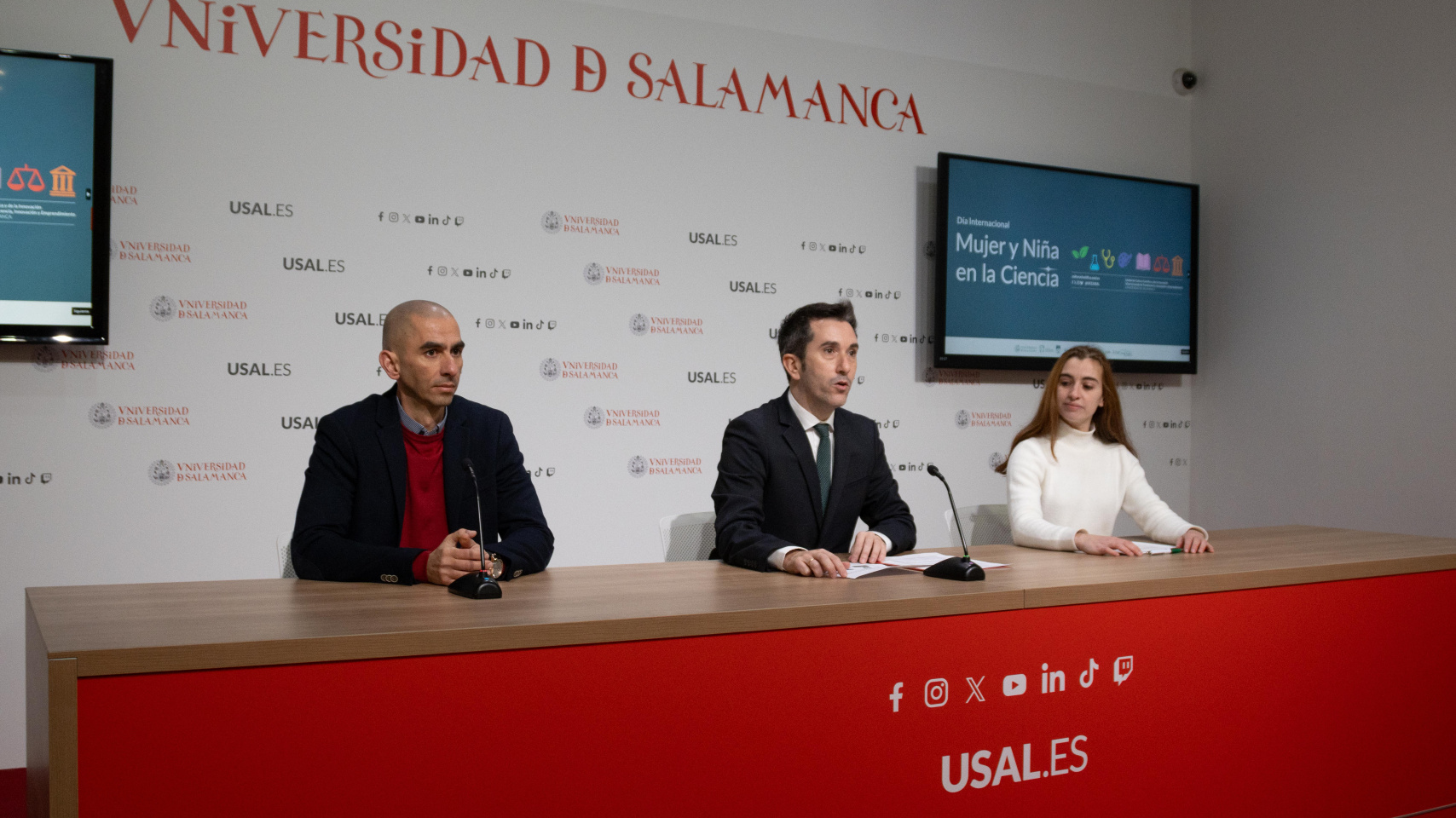 Presentación del programa de actividades. De izq. a dcha.: Raúl Rivas, Federico Bueno de Mata y Marian Tardáguila.