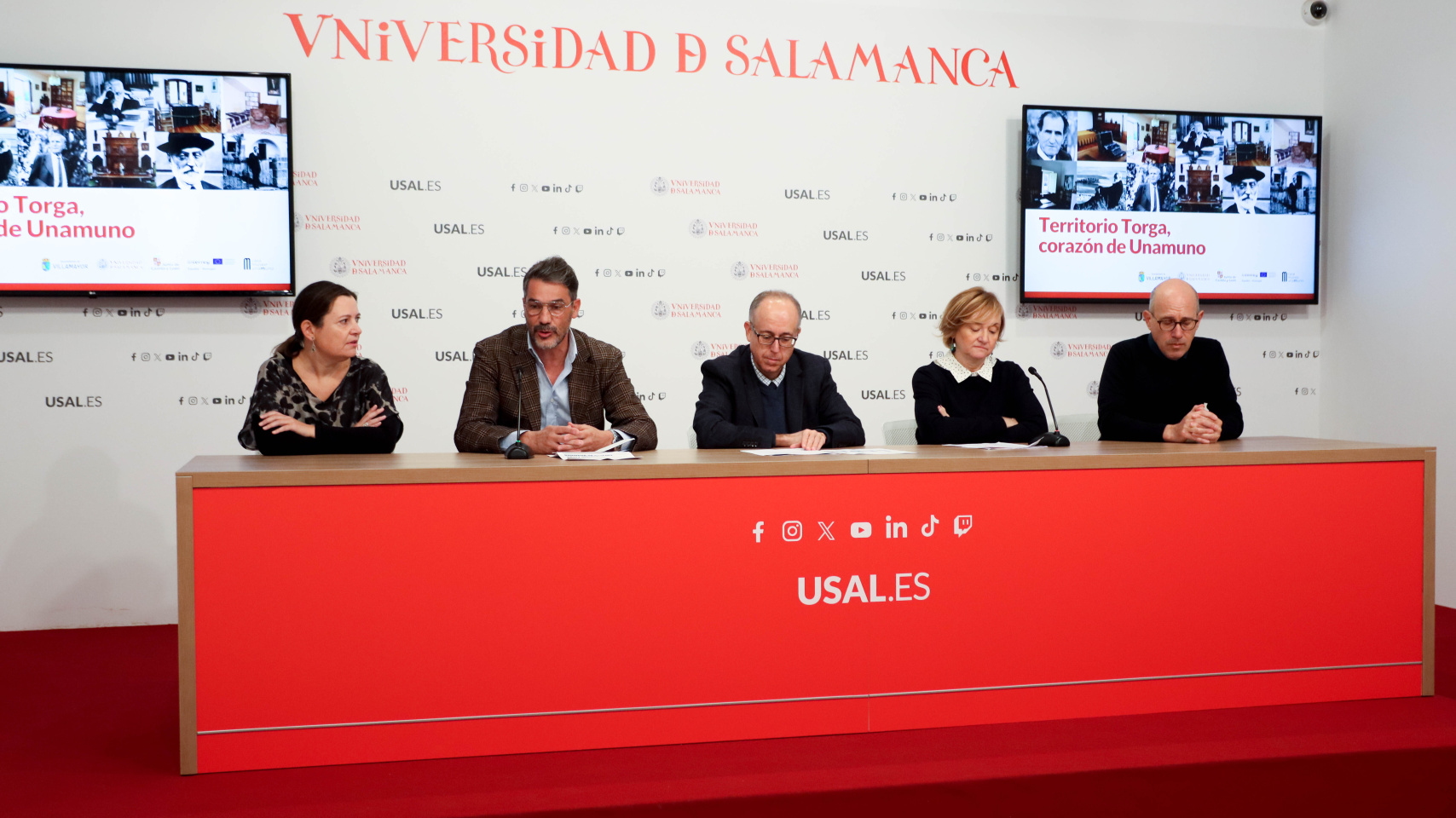 Gemma Barrueco, José Miguel Mateos Roco, Ángel Martín Peralvo, Ana Chaguaceda, Manuel Hernández en la presentación de 'Territorio Torga, corazón Unamuno'