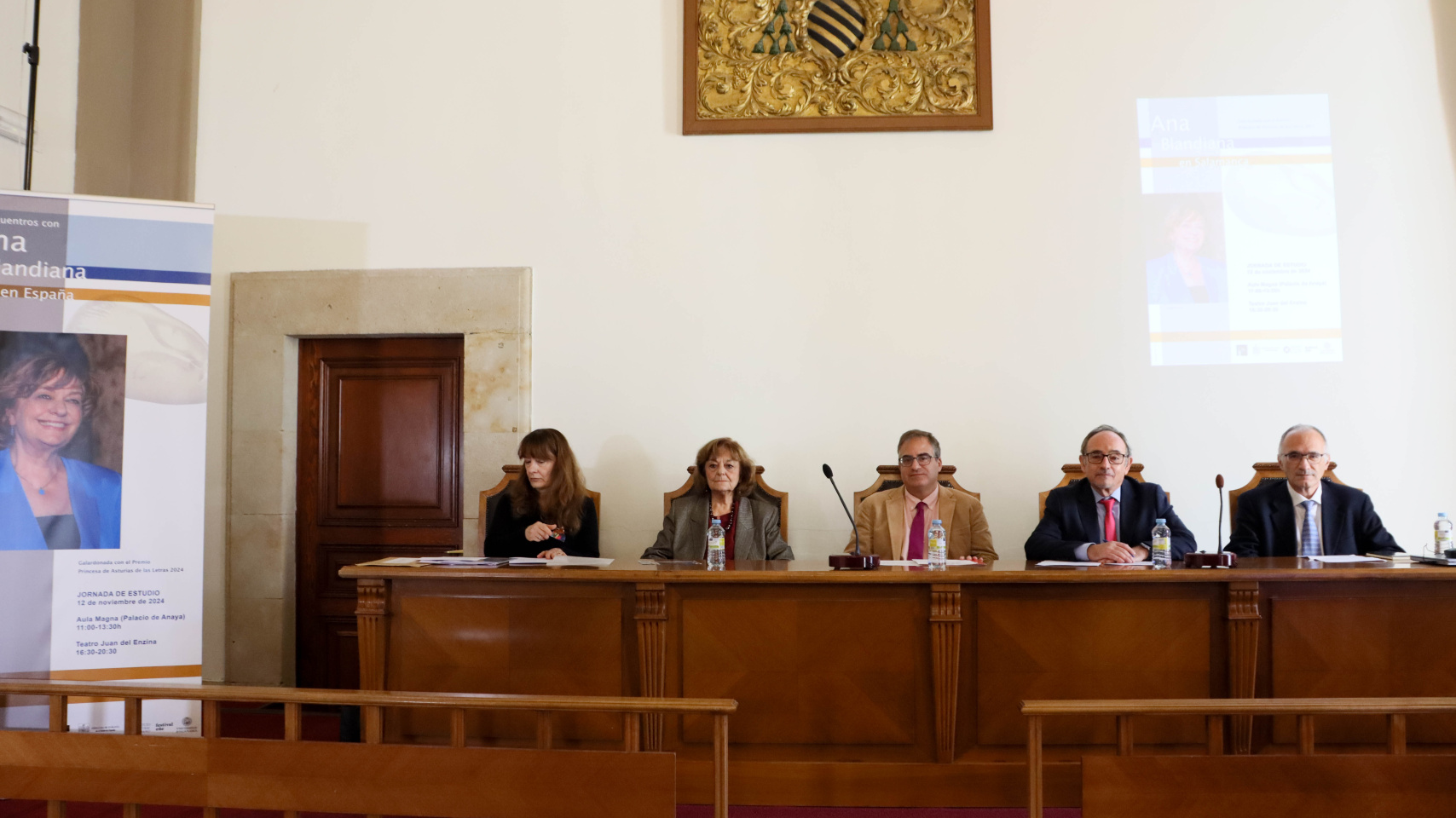 Mesa presidencial de la jornada de estudio compuesta por Viorica Patea, Ana Blandiana, Raúl Sánchez Prieto, Manuel González de la Aleja y Fernando Sánchez Miret