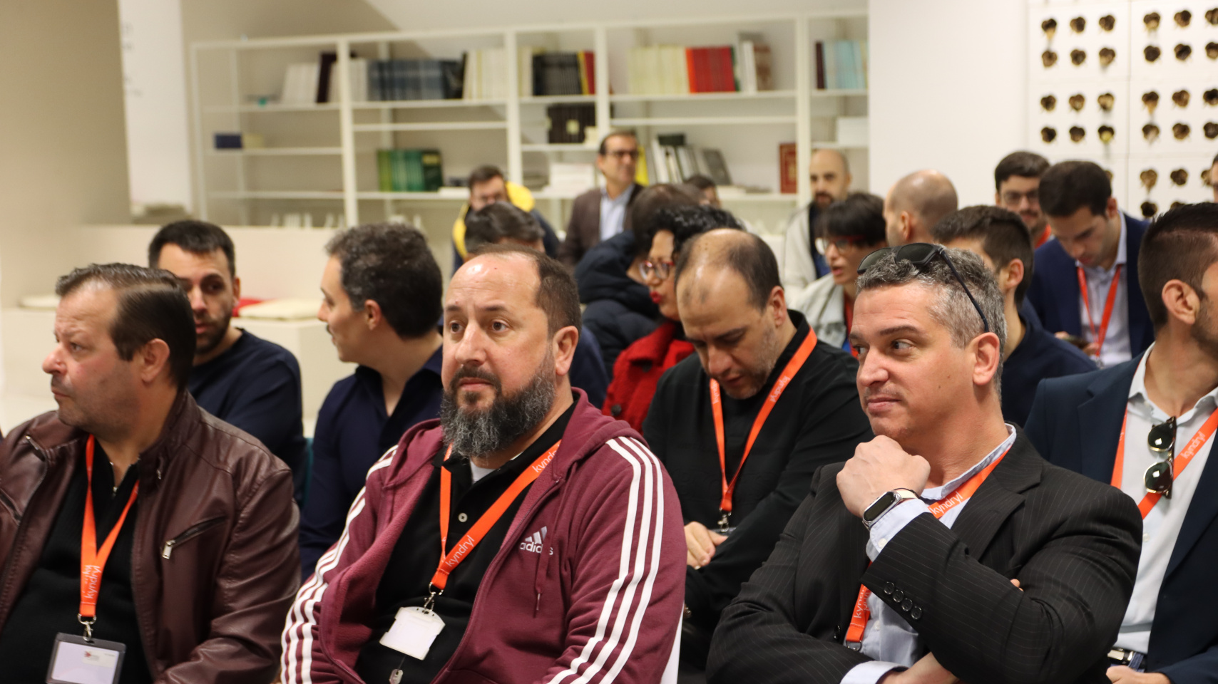 Rueda de prensa con el rector, Ricardo Rivero; el responsable de clientes de la empresa, Diego Sánchez Ramiro; y Daniel Velasco, teniente de alcalde del Ayuntamiento de Villamayor