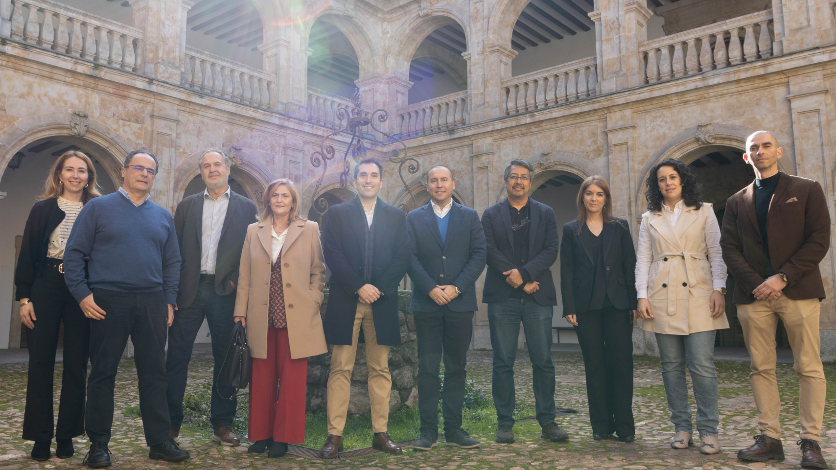 Autoridades de la Universidad de Salamanca y del Ayuntamiento de Salamanca presentan "Science on Sphere" en la Facultad de Educación