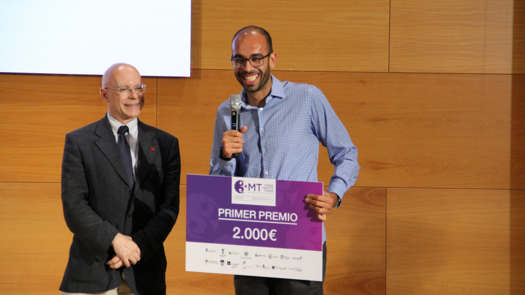 Madalin Marian Deliu Demitru, doctorando del programa de Lectura y Comprensión de la Universidad de Salamanca y primer premio.