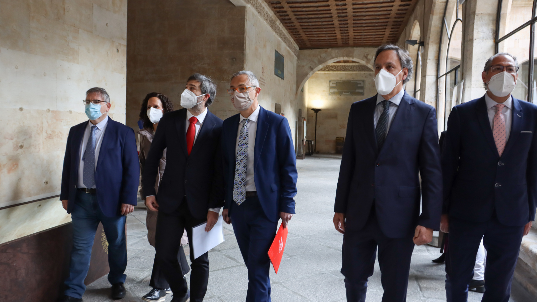 Luis Alfonso Hortelano Mínguez, director del Máster en Evaluación y Gestión del Patrimonio Cultural en la Universidad de Salamanca y director del Seminario; Sara Núñez Izquierdo, decana en funciones de Programas Nacionales e Internacionales de la Facultad de Geografía e Historia; Isaac Sastre de Diego, director General de Patrimonio Cultural y Bellas Artes, Ministerio de Cultura y Deportes; Ricardo Rivero Ortega, rector de la Universidad de Salamanca; Carlos García Carbayo, alcalde del Ayuntamiento de Salamanca; José Fernando Carabias Acosta, concejal de Fomento.