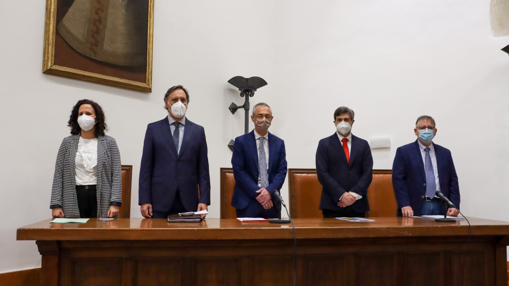 Sara Núñez Izquierdo, decana en funciones de Programas Nacionales e Internacionales de la facultad de Geografía e Historia; Carlos García Carbayo, alcalde del Ayuntamiento de Salamanca; Ricardo Rivero Ortega, rector de la Universidad de Salamanca; Isaac Sastre de Diego, director general de Patrimonio Cultural y Bellas Artes, Ministerio de Cultura y Deporte; Luis Alfonso Hortelano Mínguez, director del Máster en Evaluación y Gestión del Patrimonio Cultural de la Universidad de Salamanca y director del seminario.