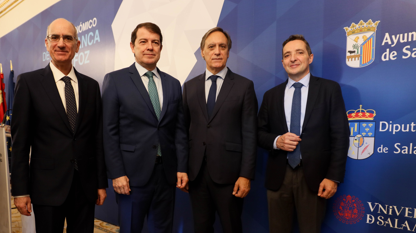 Autoridades tras la firma del segundo protocolo para el impulso económico de Salamanca y su alfoz