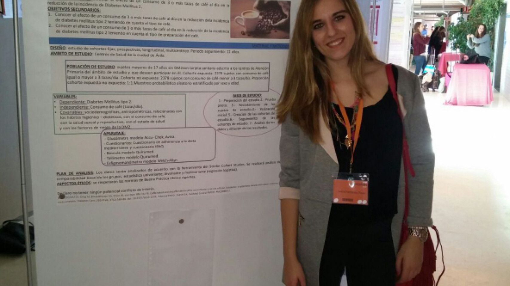 El proyecto titulado “Elevado consumo de cafeína y reducción del riego de diabetes mellitus tipo II”, realizado por la estudiante ya graduada Paula Jiménez, ha sido galardonado con el premio al mejor proyecto de investigación “Rincón del Estudiante”