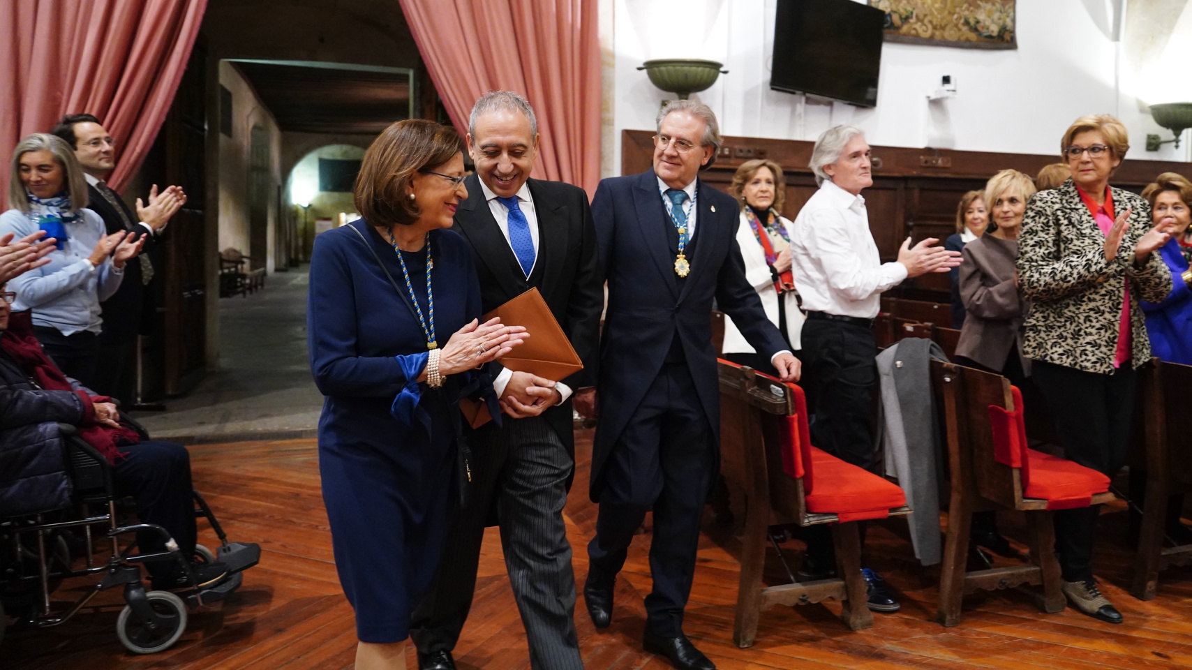 El profesor del Departamento Ciencias Biomédicas y del Diagnóstico pronunció el discurso de ingreso “Alergología: arte médica y arte poética”