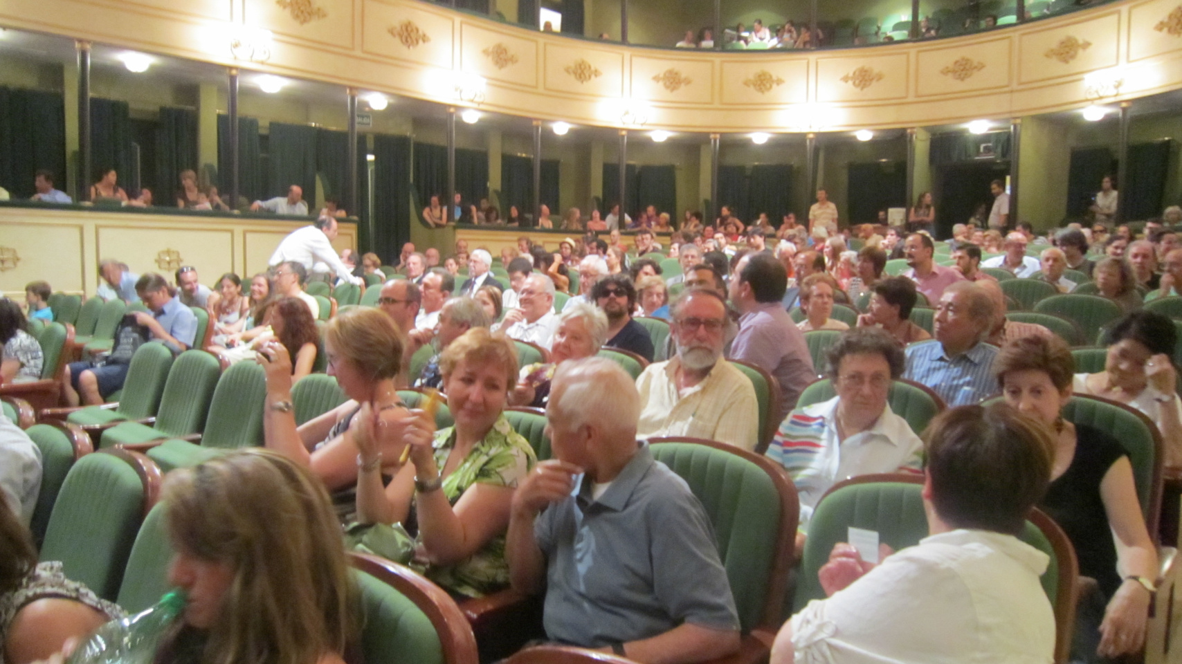 Numeroso público asistente a la final del certamen de guitarra clásica