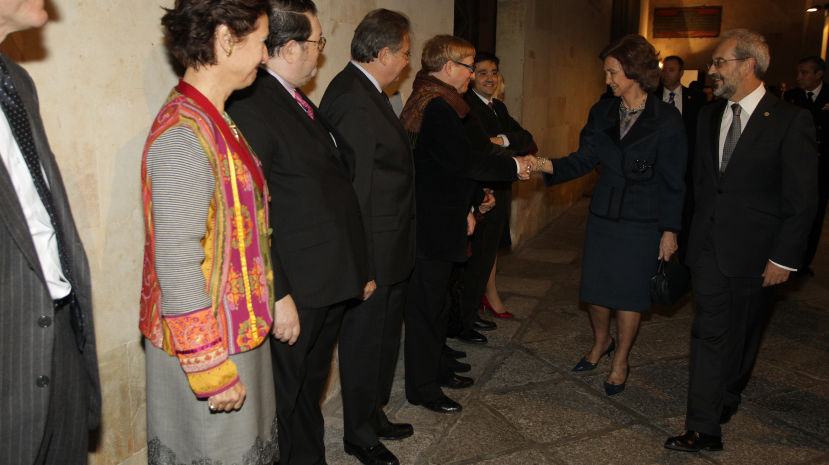 S.M. la Reina saluda al jurado de la XX edición de los Premios Reina Sofía de Poesía Iberoamericana