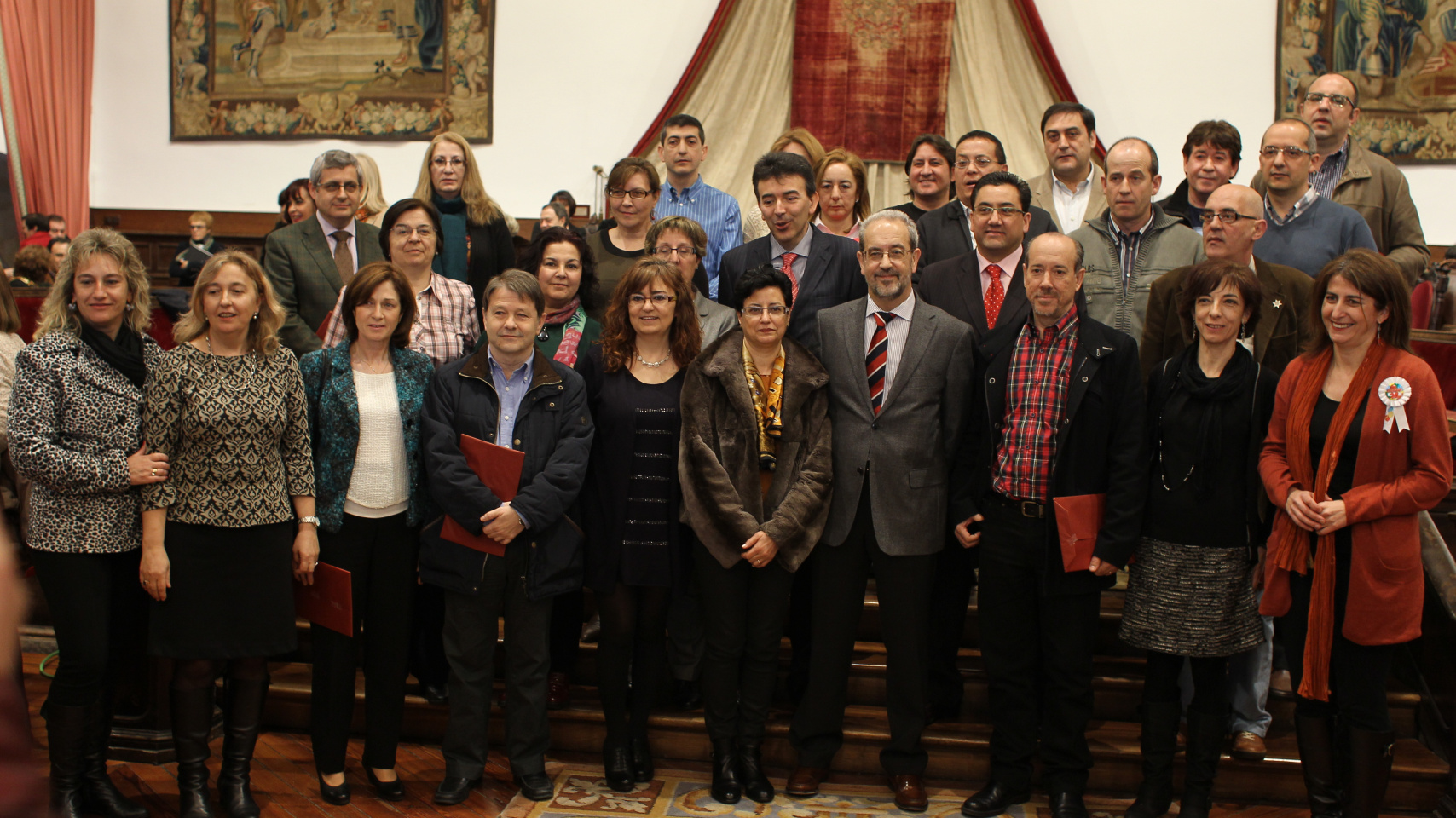 Foto de familia con el personal que cumple 25 años de permanencia en el servicio