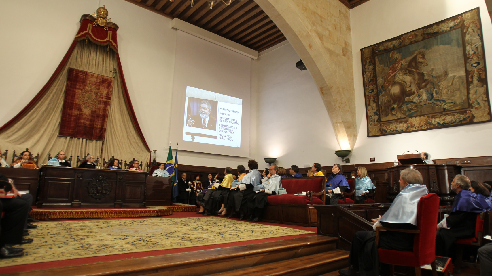 Un momento de la ceremonia de investidura como honoris causa a Lula da Silva.