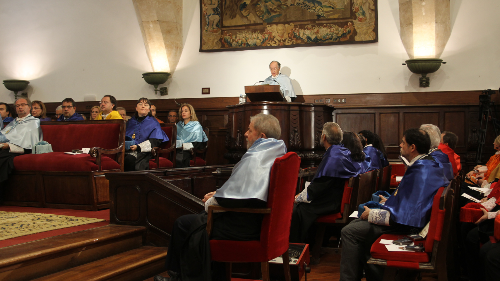 Un momento de la ceremonia celebrada en el Paraninfo de las Escuelas Mayores.