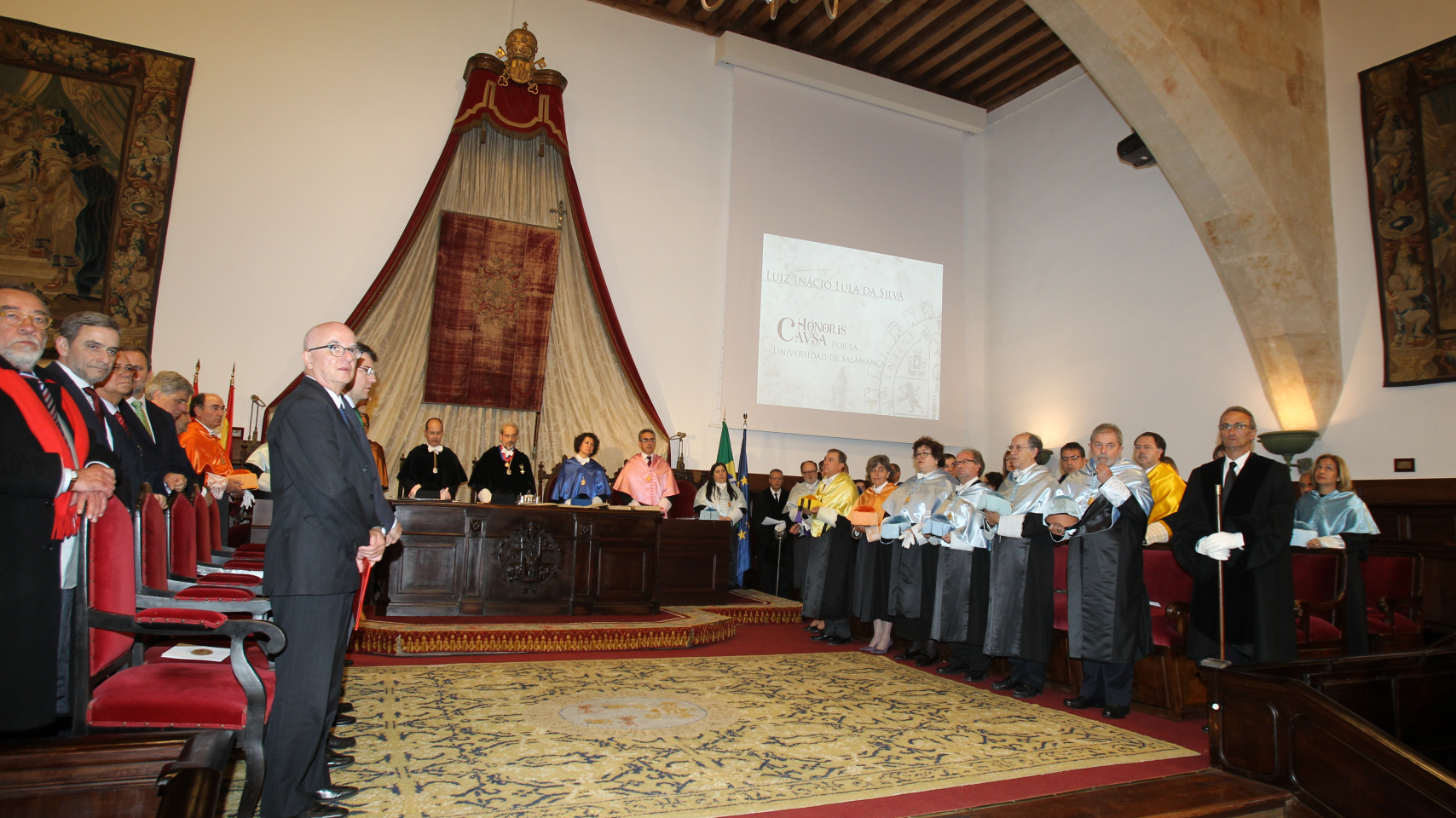 El acto de investidura tuvo lugar en el Paraninfo de las Escuelas Mayores de la Universidad de Salamanca.