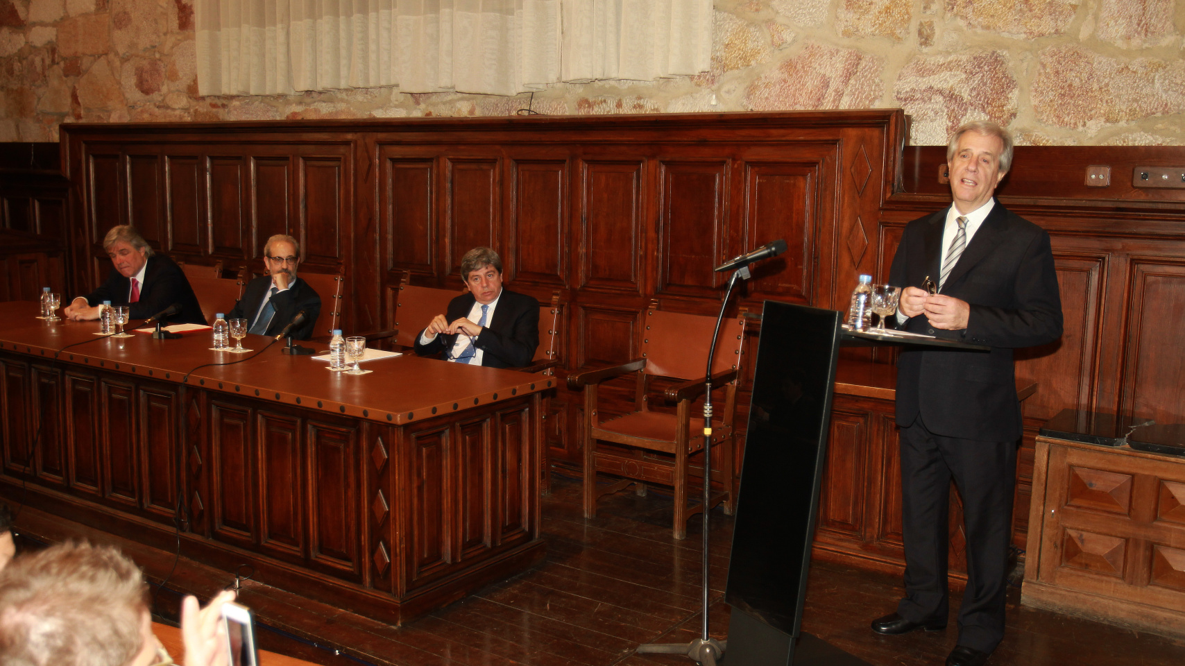 La conferencia se celebro en el Aula Unamuno de las Escuelas Mayores de la Universidad de Salamanca.