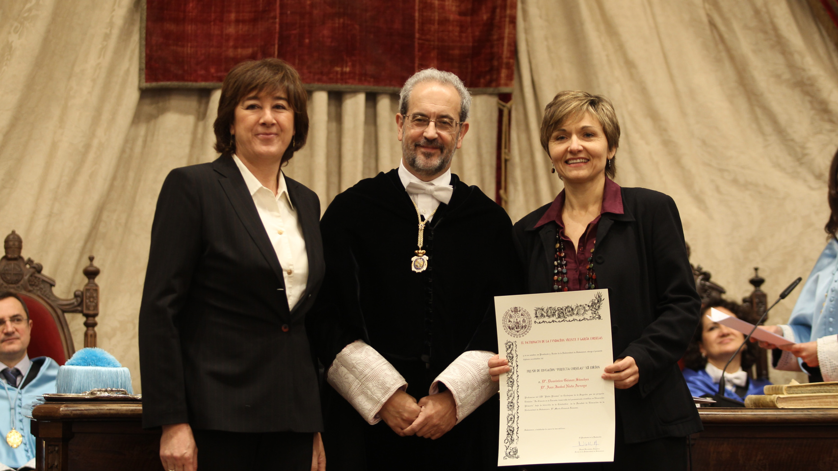 Dominica Gómez Sánchez y Dª Ana Isabel Nieto Arroyo reciben el Premio de Educación Perfecta Corselas (XII Edición)
