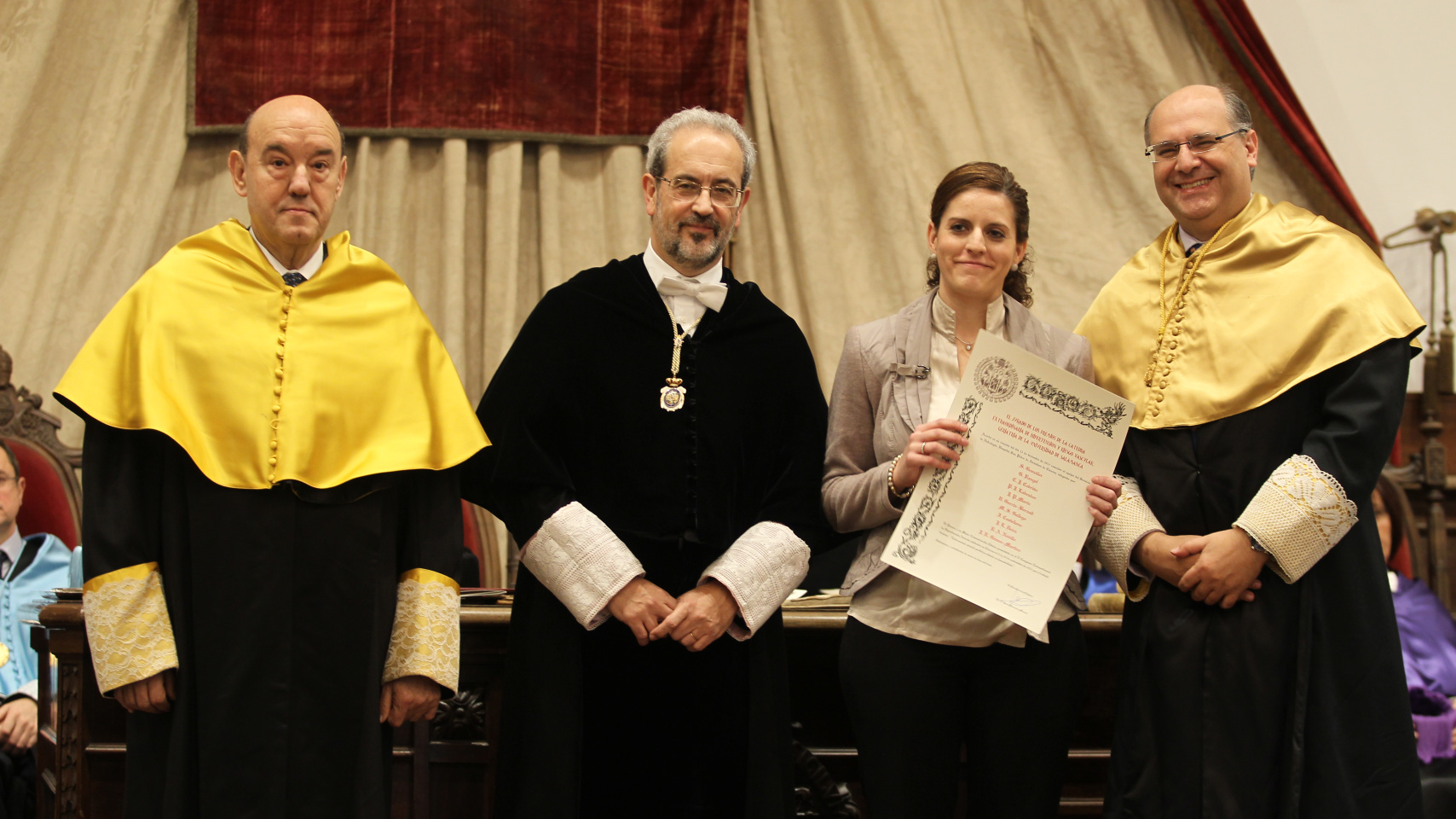 Silvia González recibe el Premio de la Cátedra FIIPERVA a la Mejor Comunicación Clínica