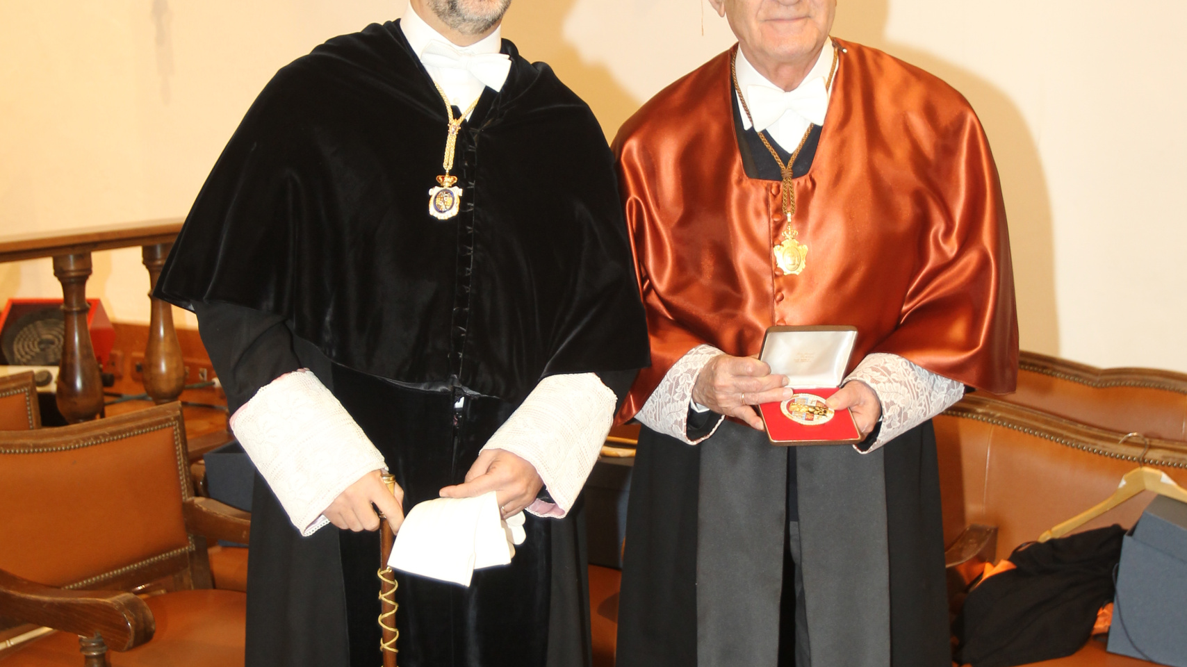 Daniel Hernández Ruipérez, rector de la Universidad de Salamanca; y Salvador Sánchez-Terán, Medalla de la Universidad de Salamanca