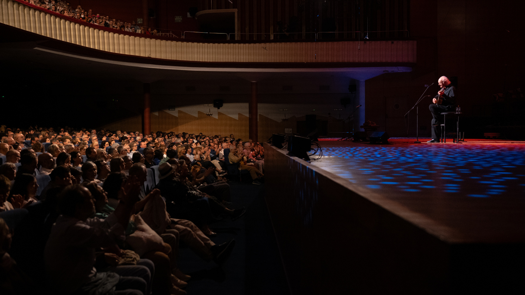 La Universidad de Salamanca homenajea a Carmen Martín Gaite ante un Teatro Monumental de Madrid abarrotado